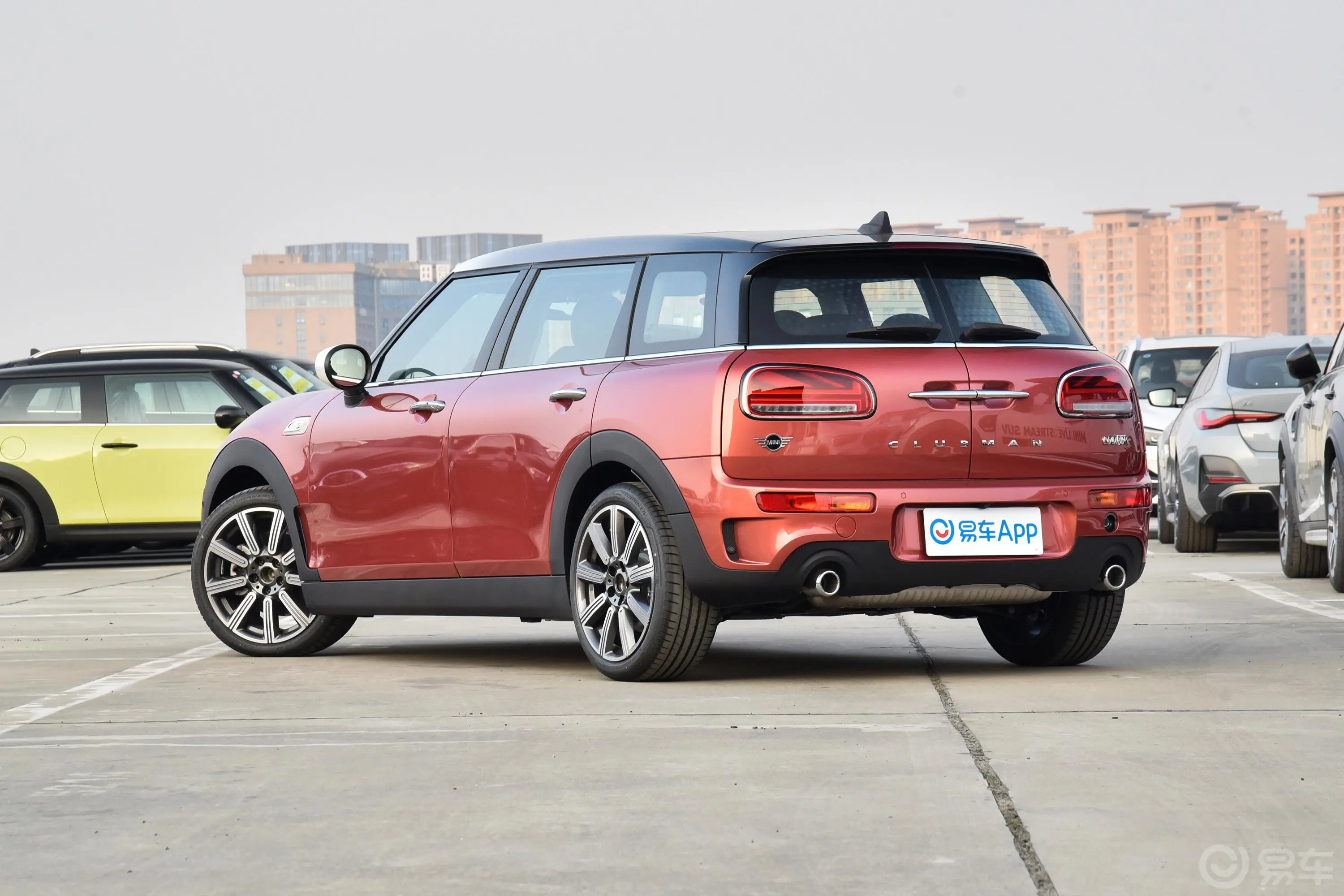 MINI CLUBMAN2.0T COOPER S 弧光限量版侧后45度车头向左水平