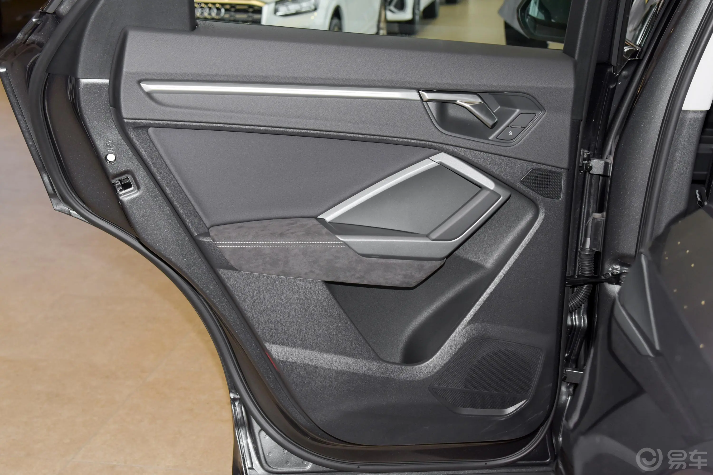 奥迪Q3 Sportback40 TFSI 时尚型后排功能