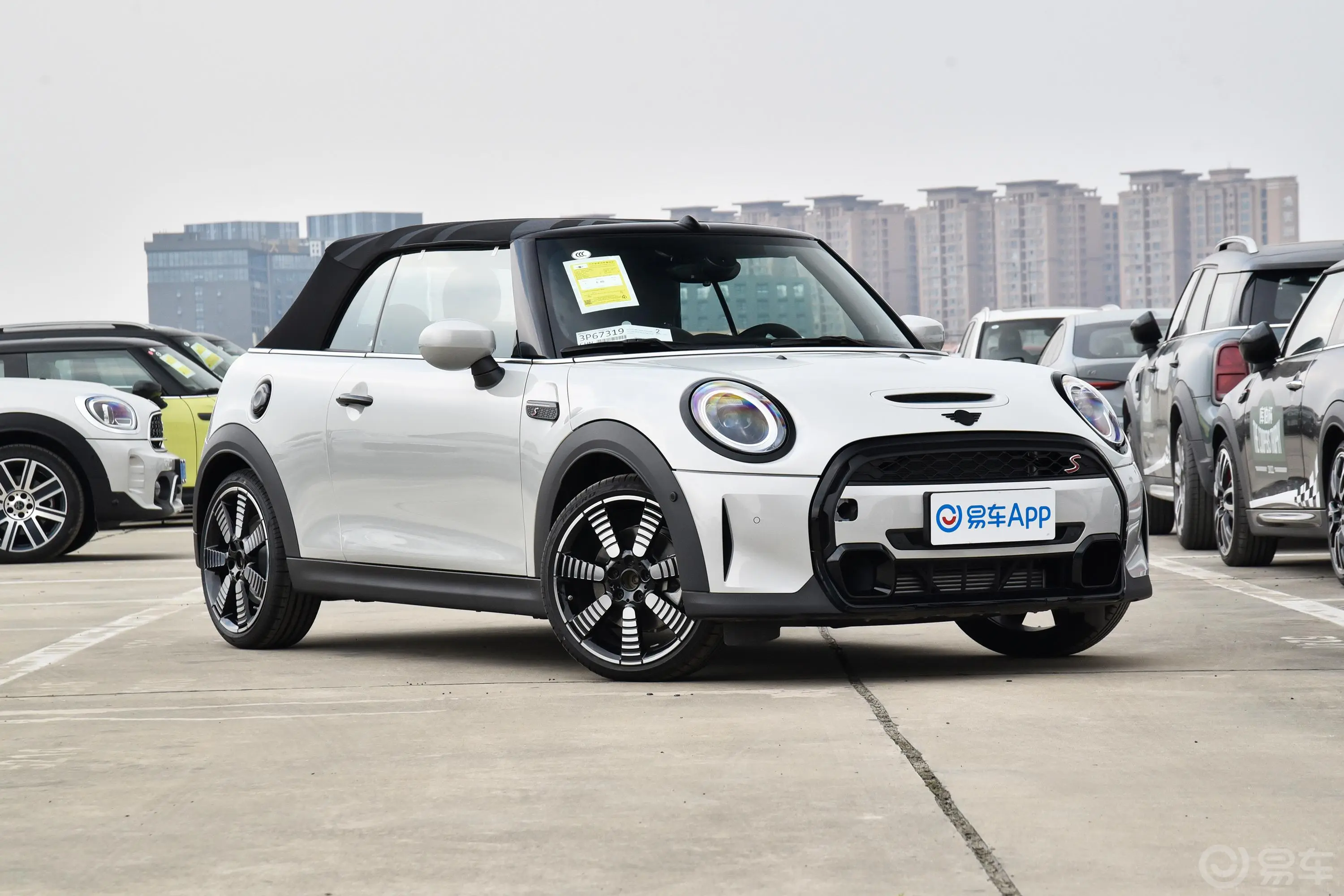 MINI CABRIO改款 2.0T COOPER S CABRIO 艺术家侧前45度车头向右水平