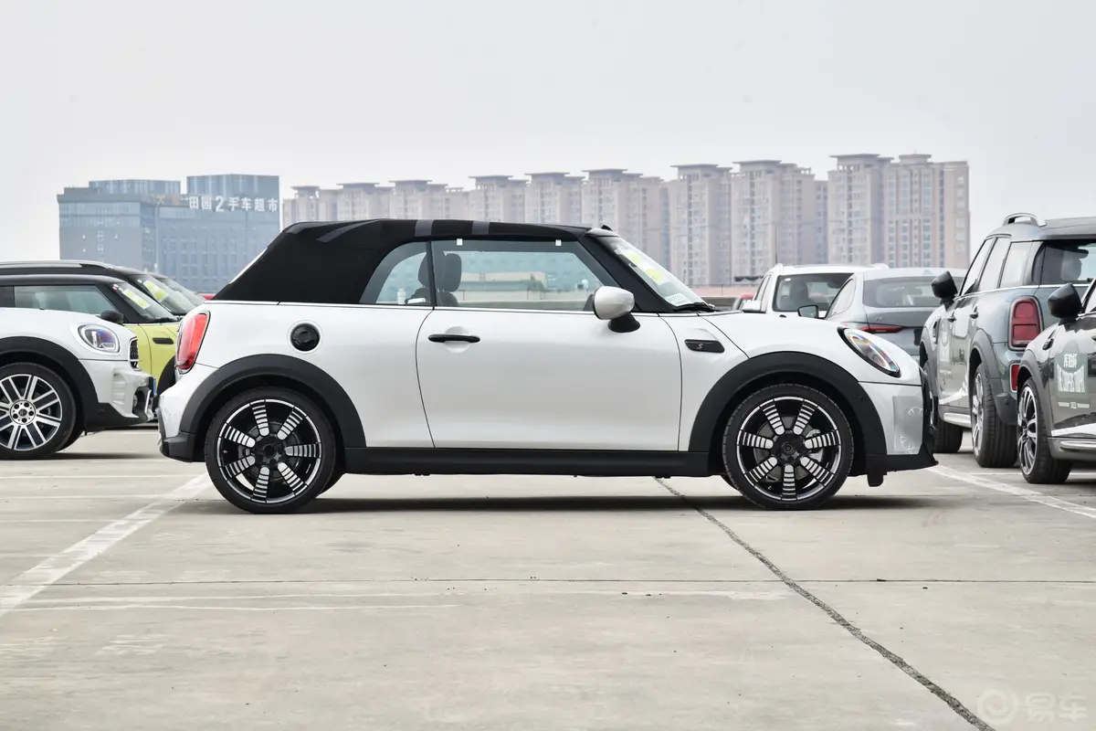 MINI CABRIO改款 2.0T COOPER S CABRIO 艺术家正侧车头向右水平