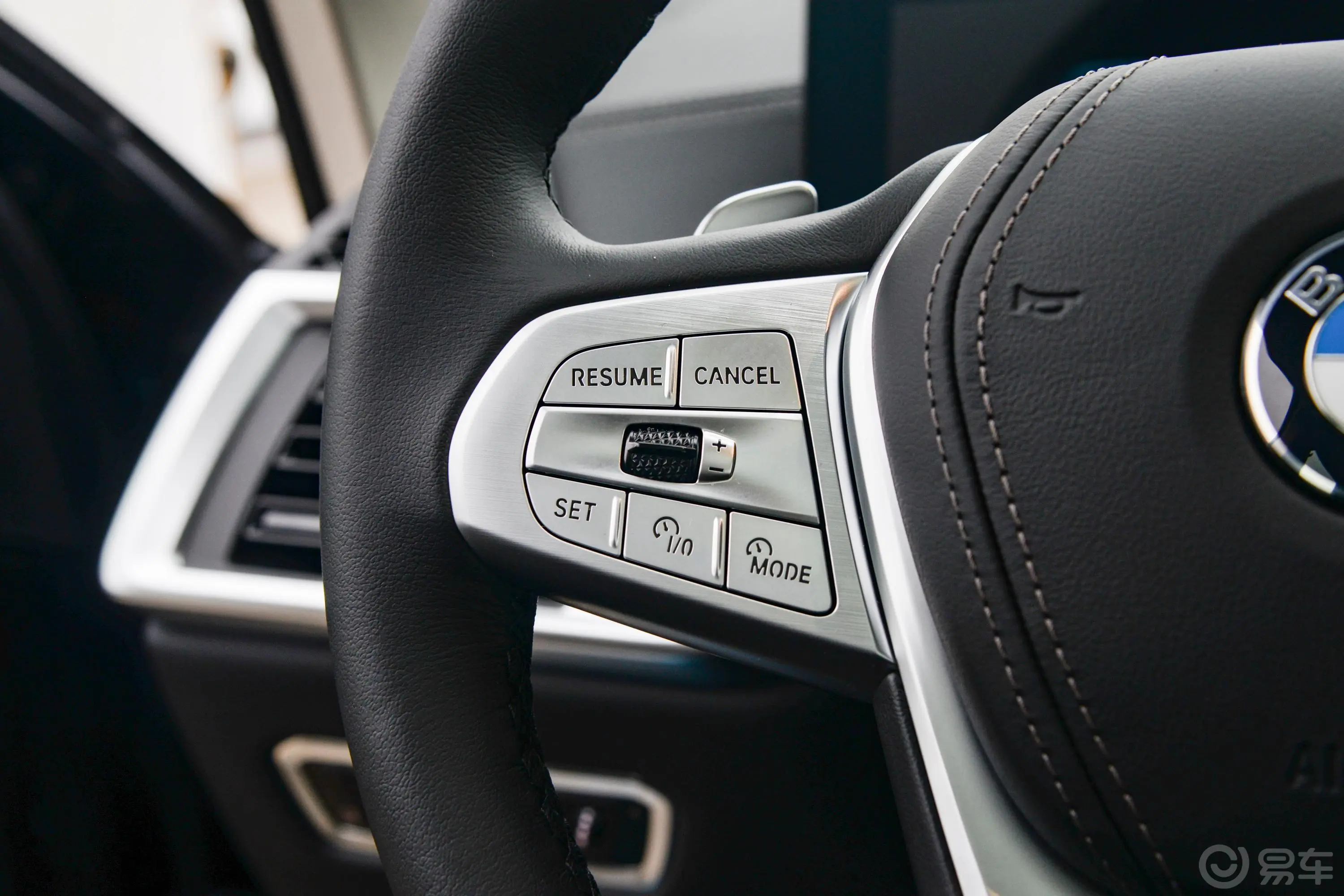 宝马X7xDrive40i 领先型 豪华套装左侧方向盘功能按键