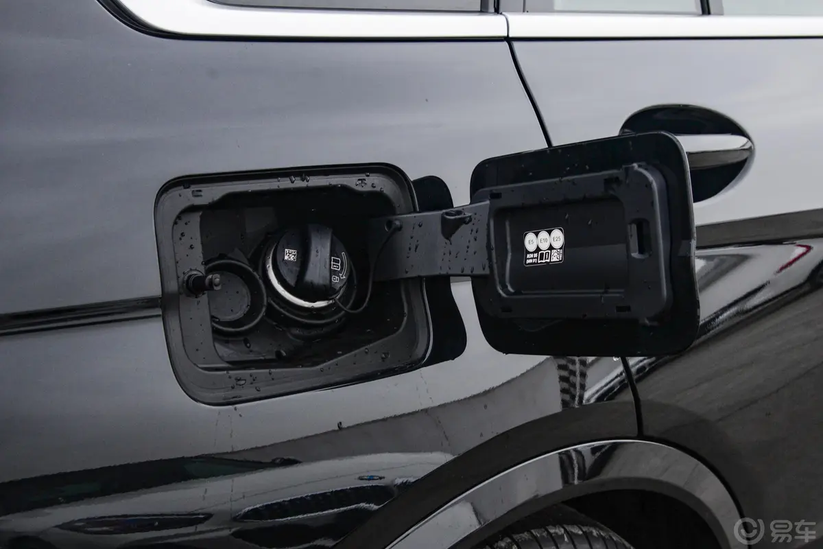 宝马X7xDrive40i 领先型 豪华套装油箱盖