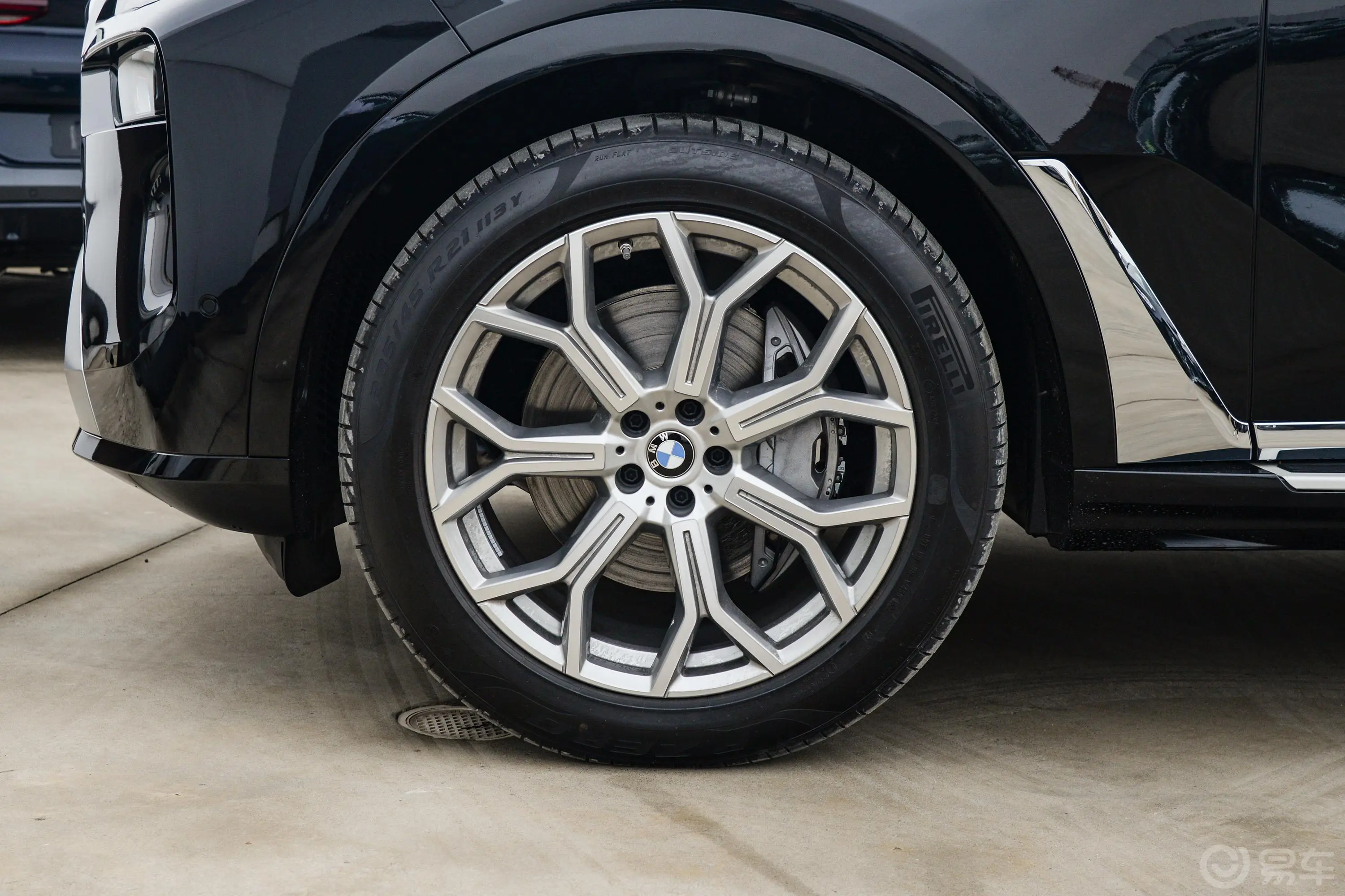 宝马X7xDrive40i 领先型 豪华套装前轮毂造型
