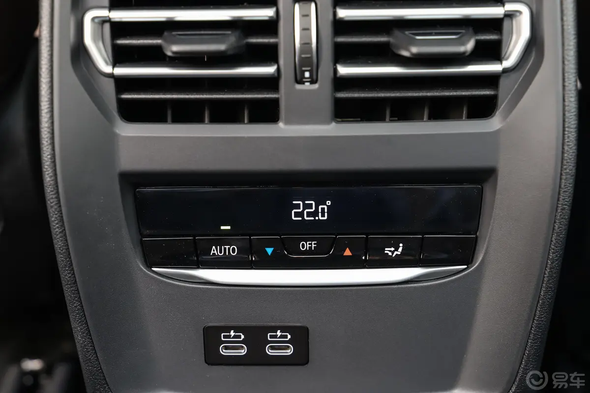 宝马3系325Li xDrive M运动套装后排空调控制键