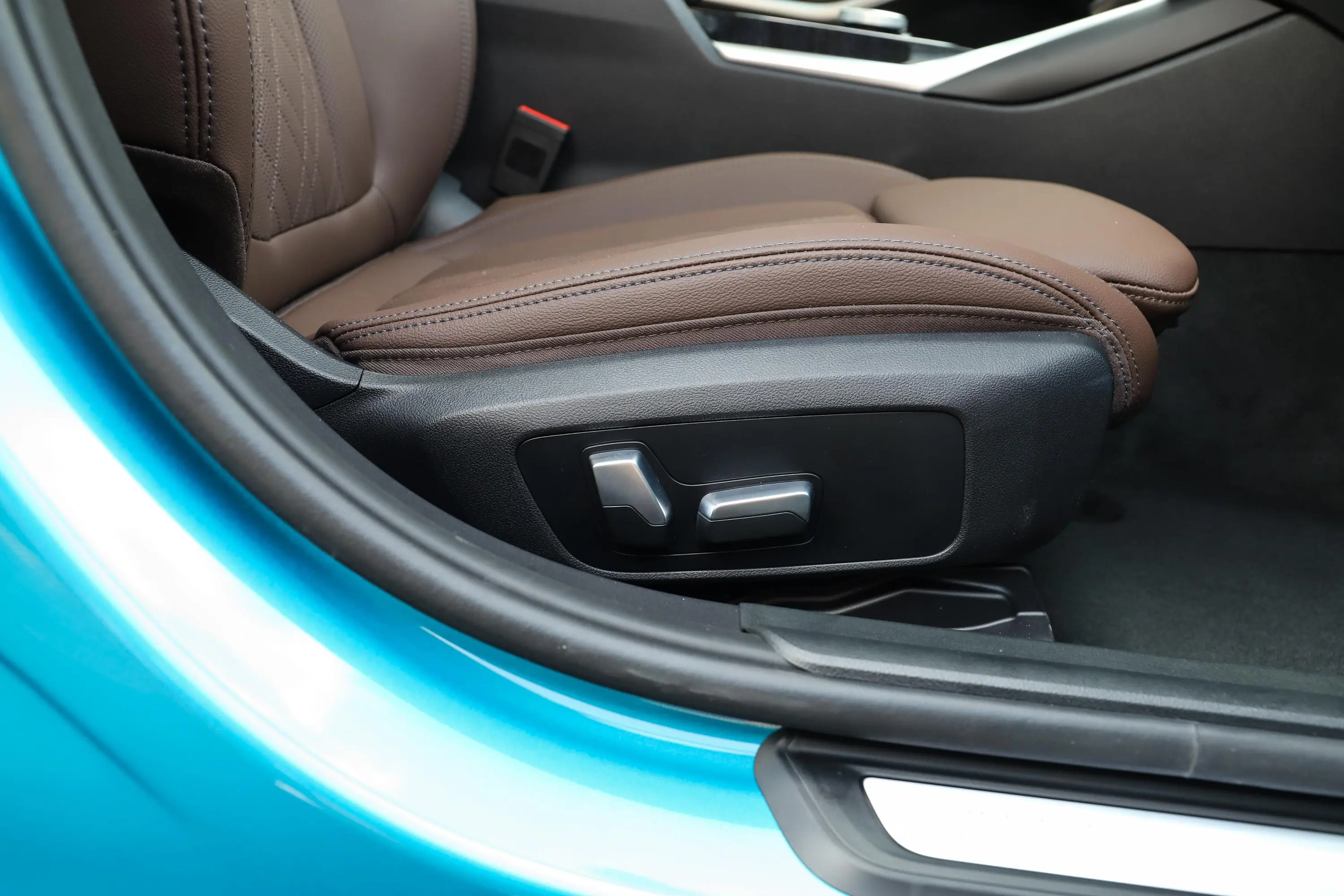 宝马3系325Li xDrive M运动套装副驾座椅调节