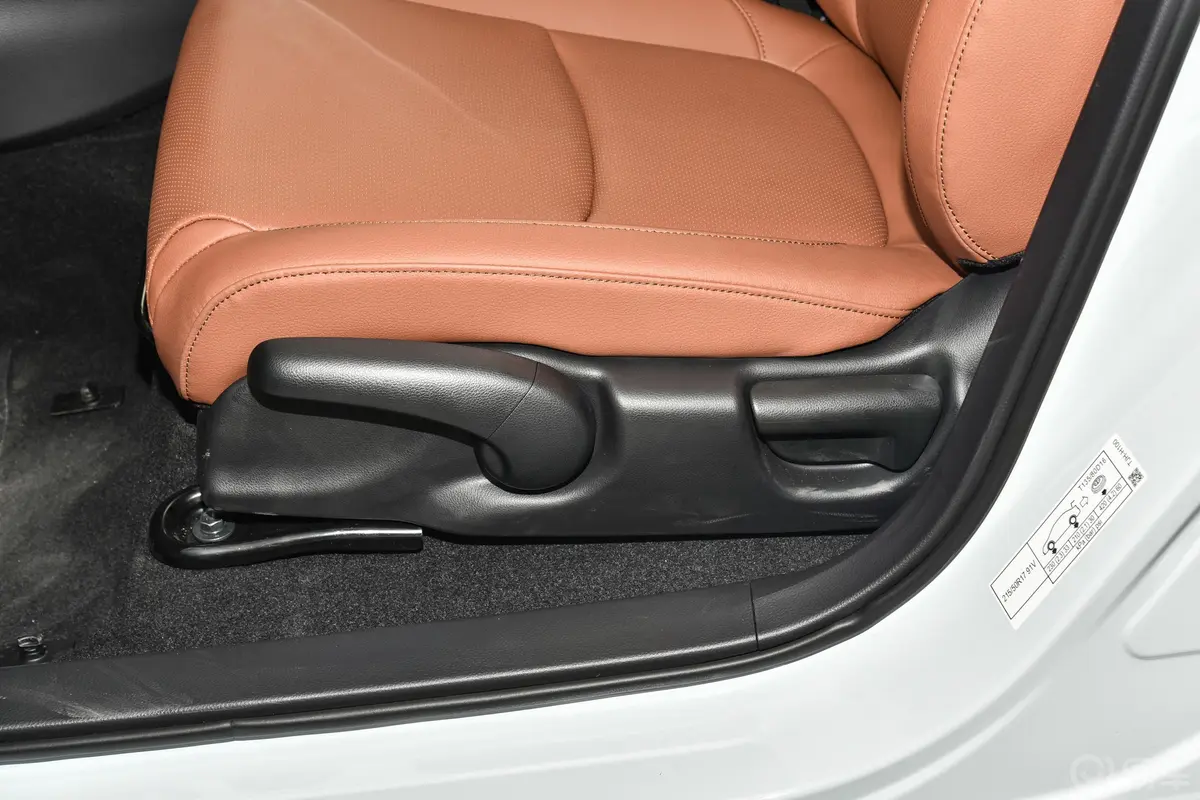 享域锐·混动 1.5L E-CVT 净耀版主驾座椅调节