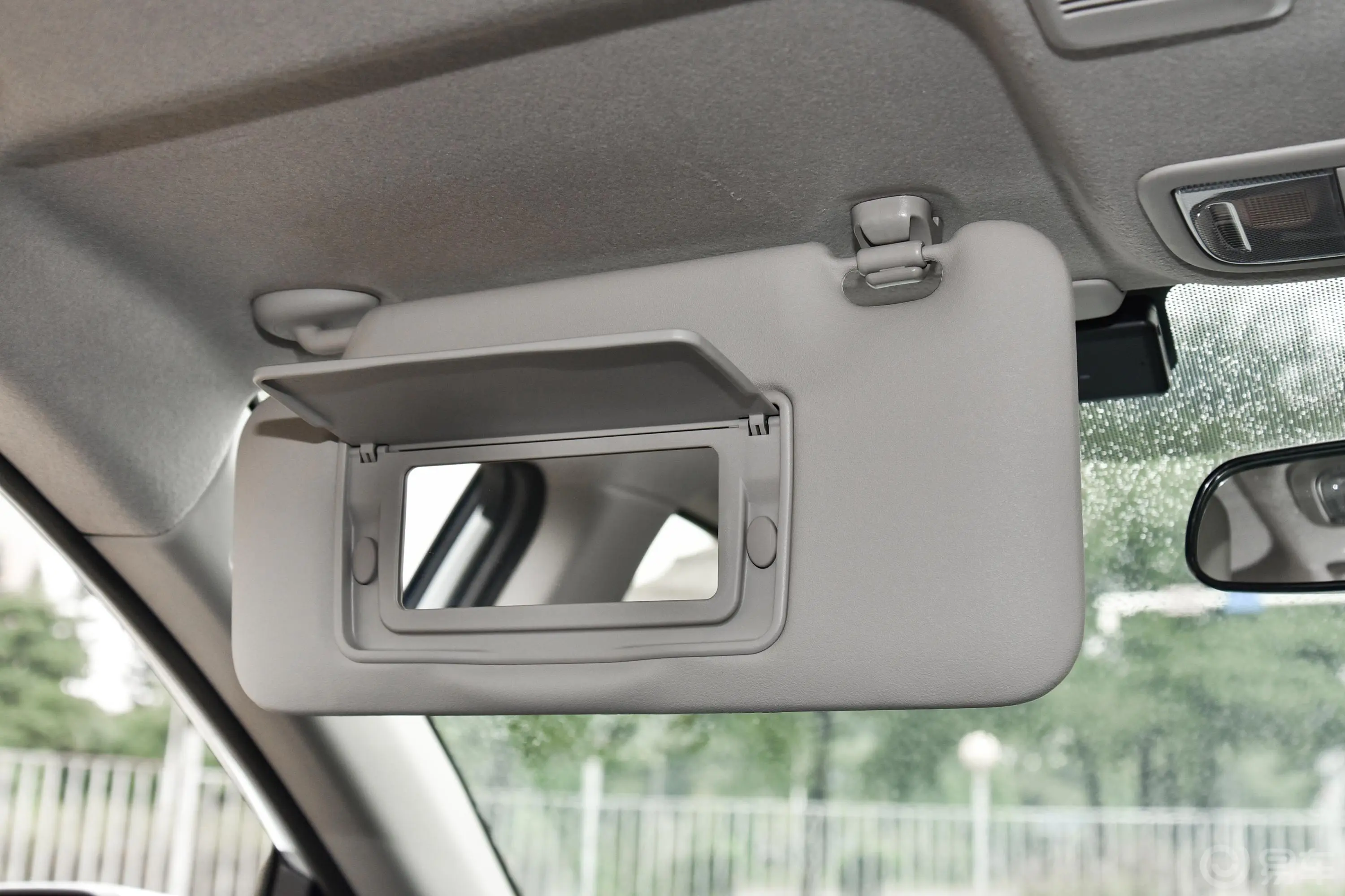 享域锐·混动 1.5L E-CVT 净享版驾驶位遮阳板