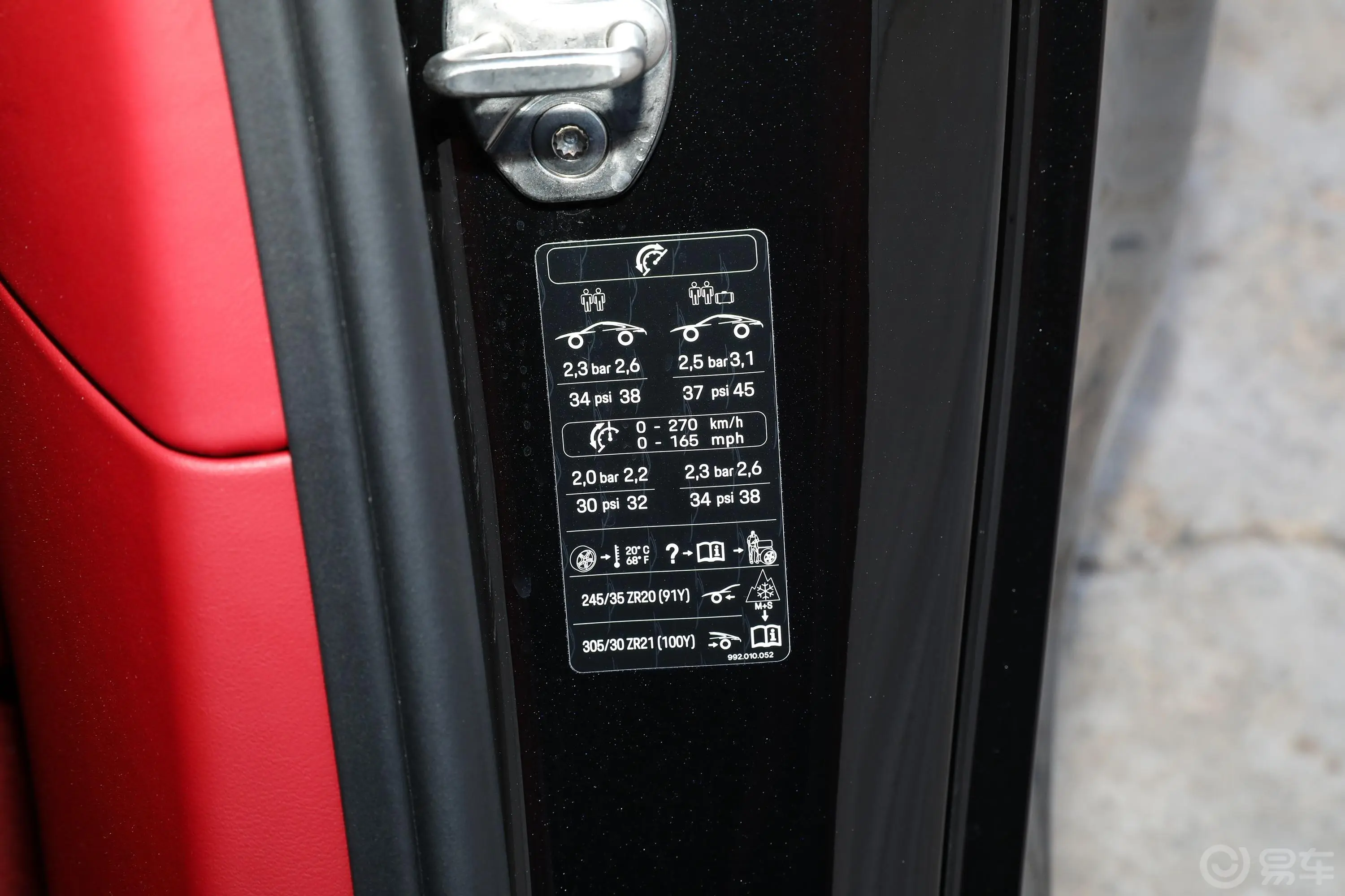 保时捷911Carrera Cabriolet 3.0T胎压信息铭牌