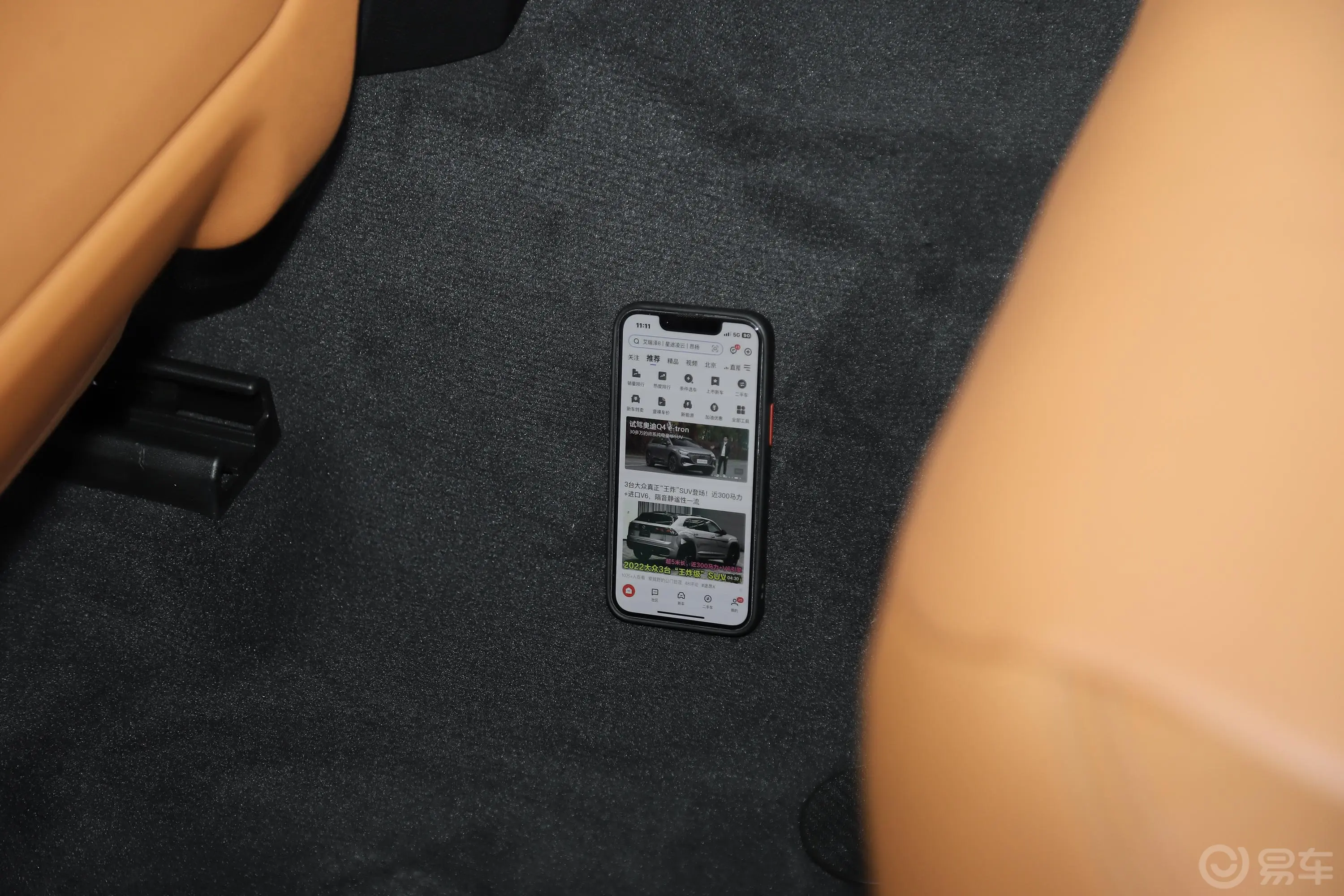 宝马6系GT630i 豪华设计套装后排地板中间位置