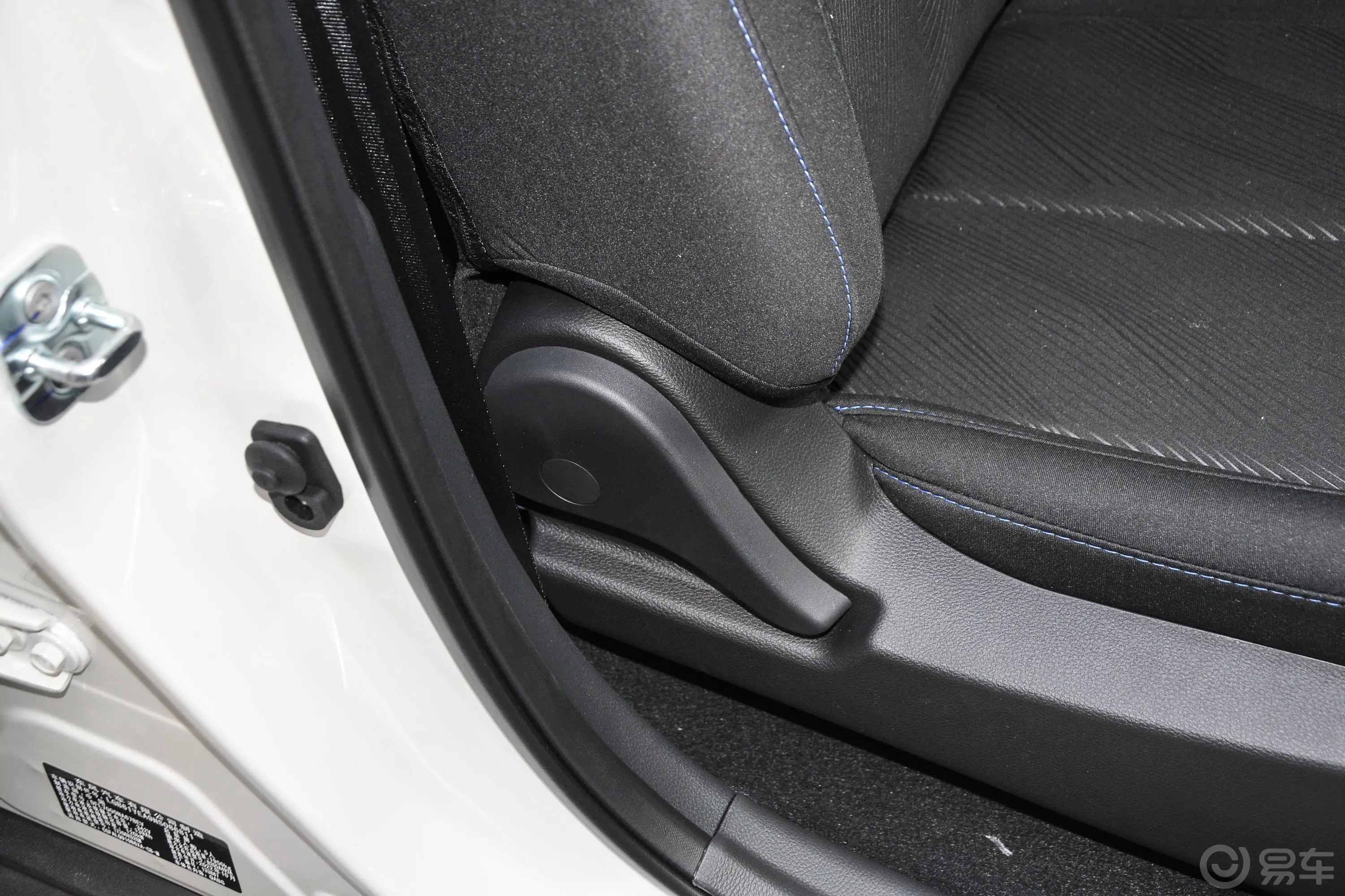 启辰D60 EVPLUS 420km SI型舒适版副驾座椅调节