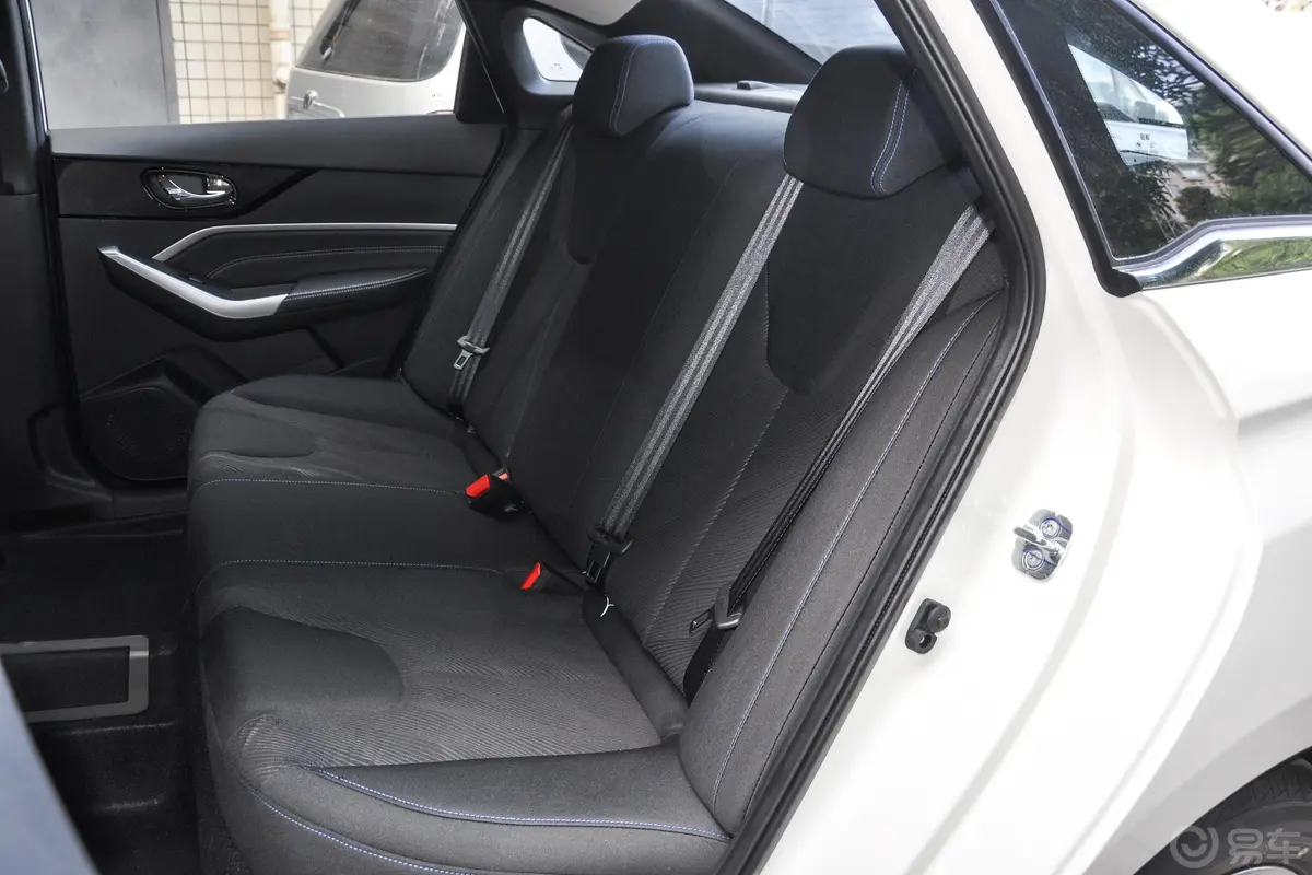 启辰D60 EVPLUS 420km SI型舒适版后排座椅