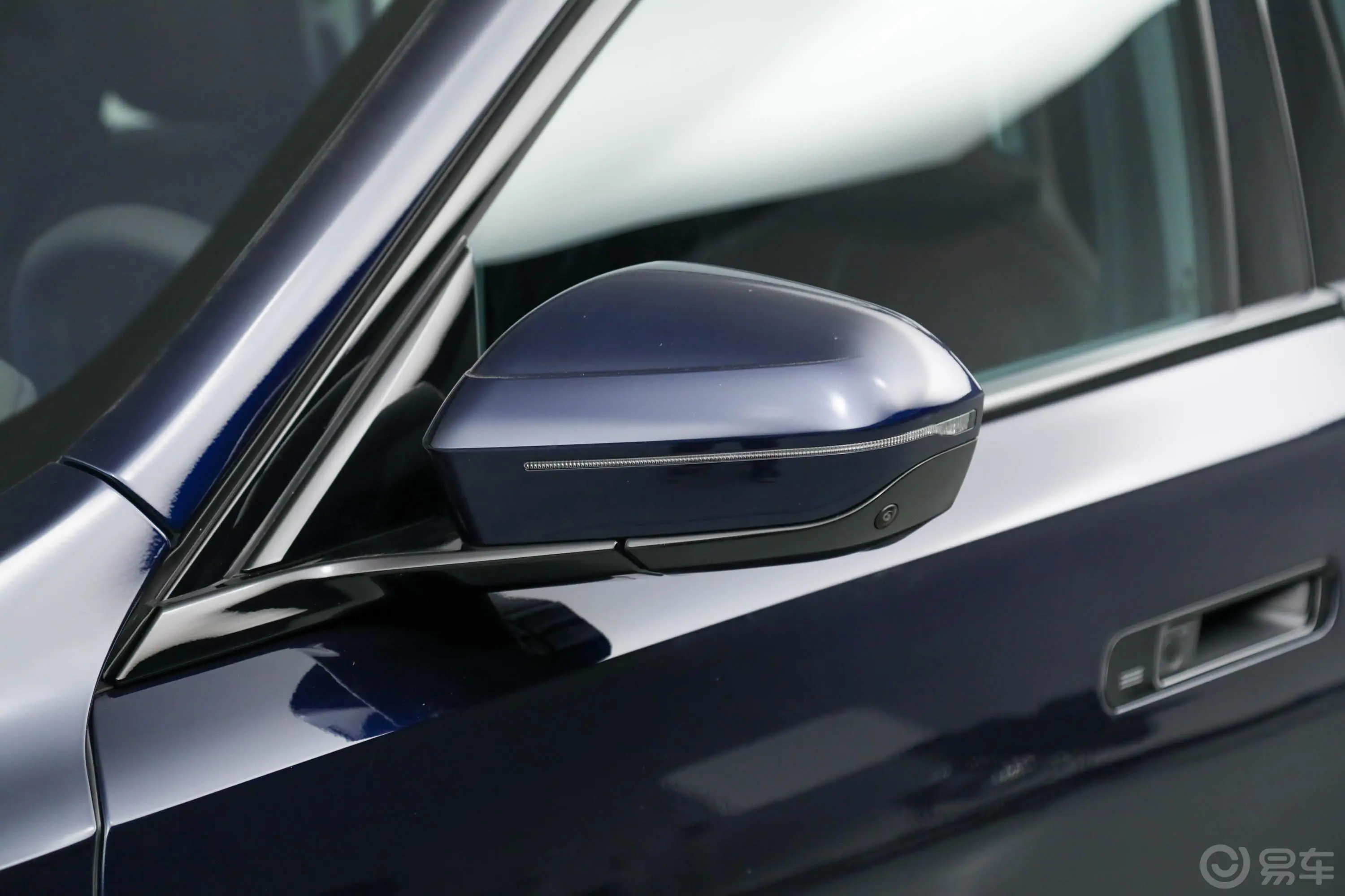 宝马i7xDrive60L M运动套装主驾驶后视镜背面