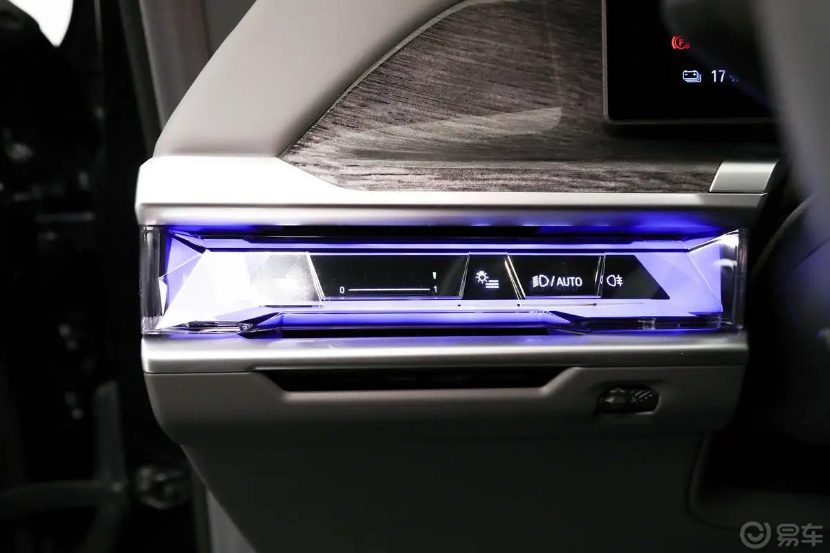 宝马i7xDrive60L M运动套装灯光控制区