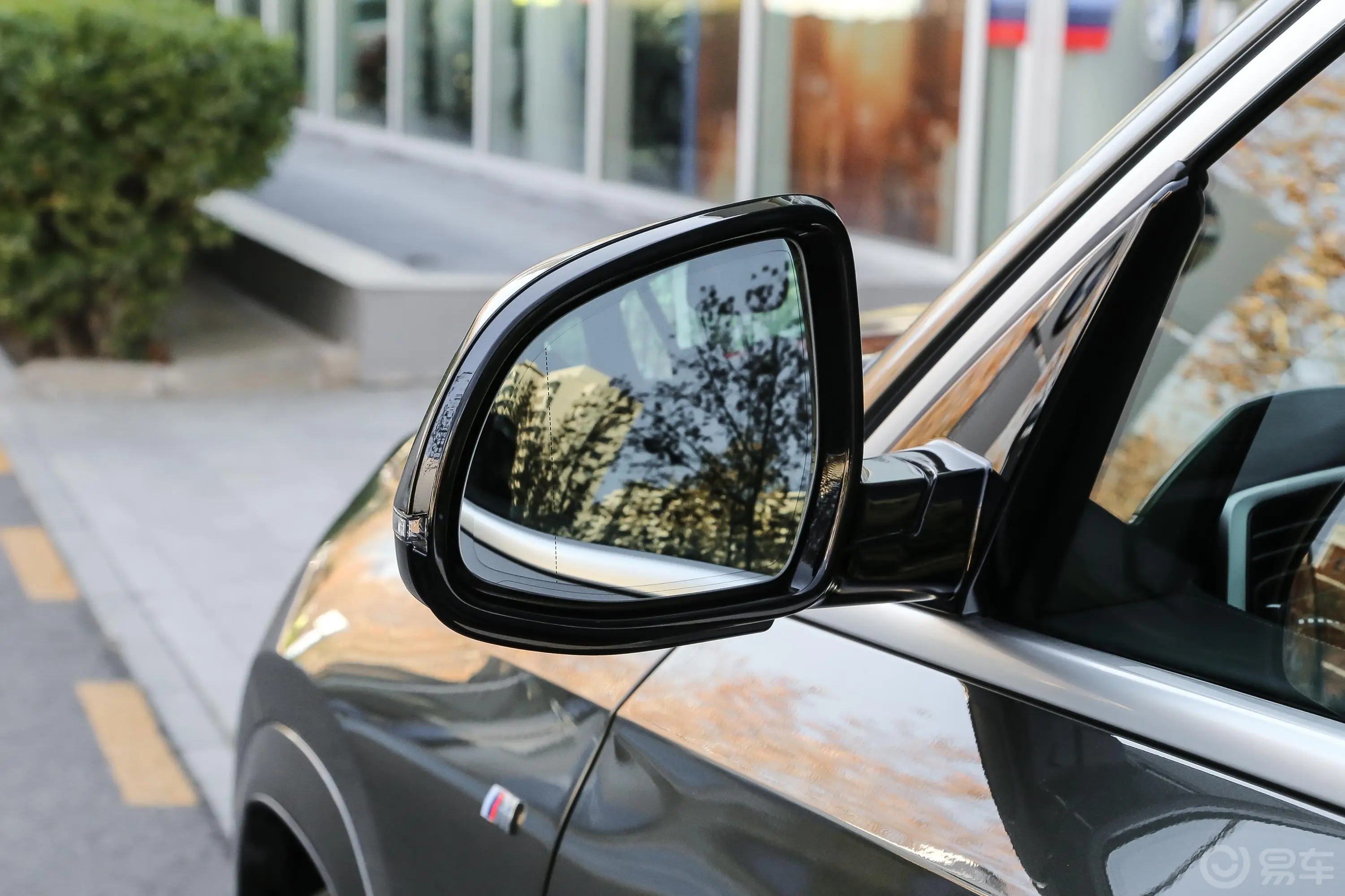 宝马X6改款 xDrive30i M运动套装后视镜镜面