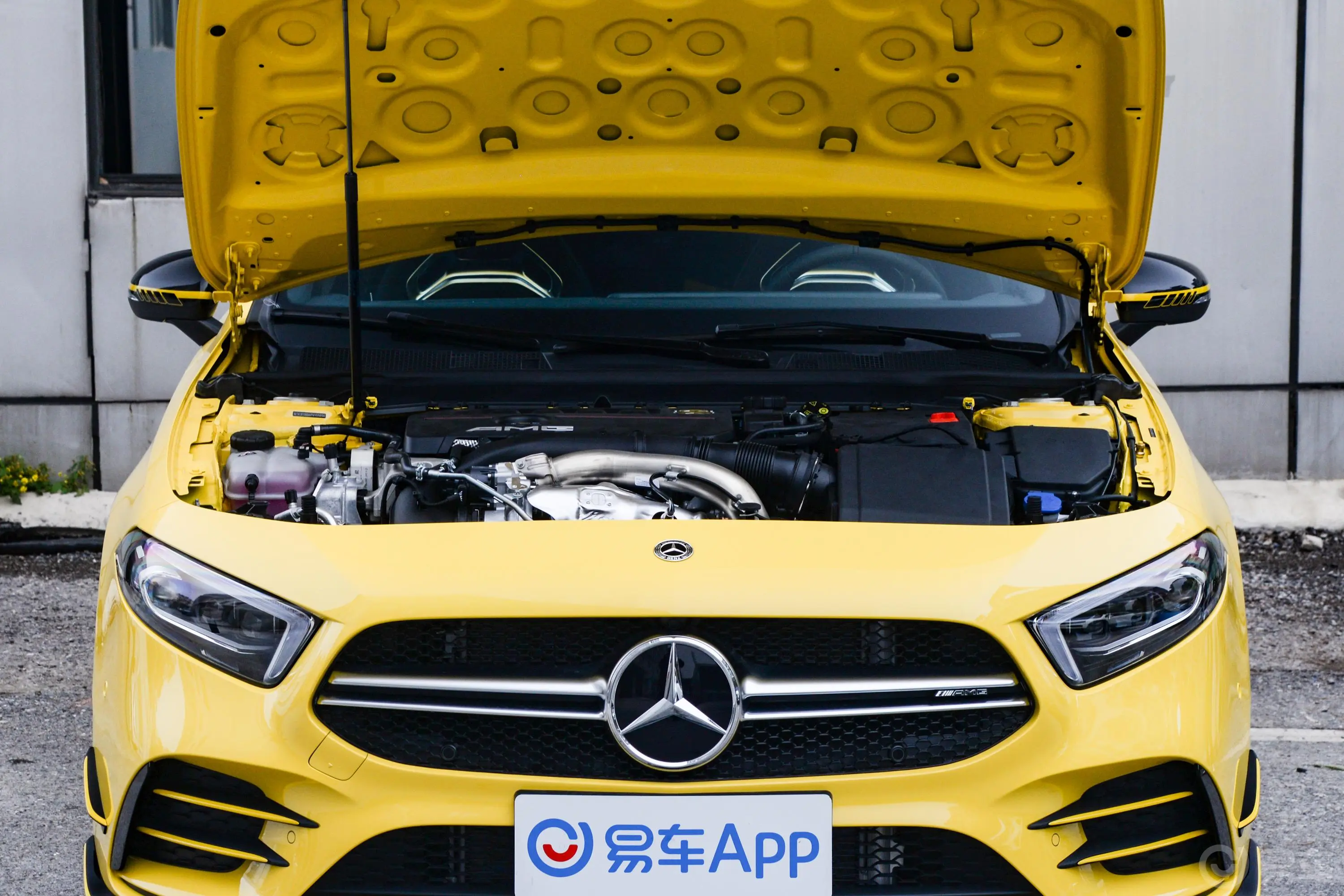 奔驰A级 AMG(进口)AMG A 35 4MATIC灿日特别版发动机舱整体