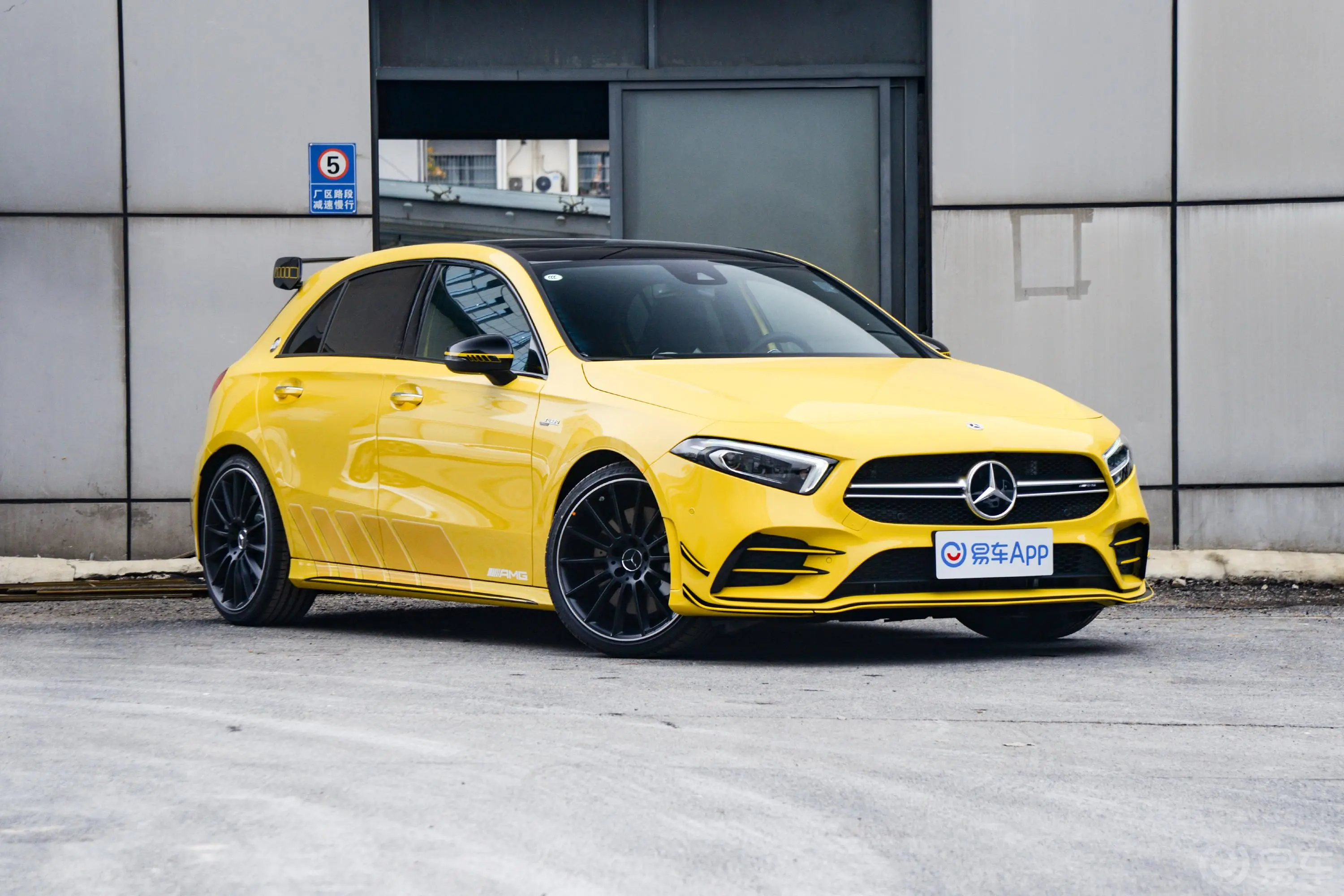 奔驰A级 AMG(进口)AMG A 35 4MATIC灿日特别版后刹车卡钳