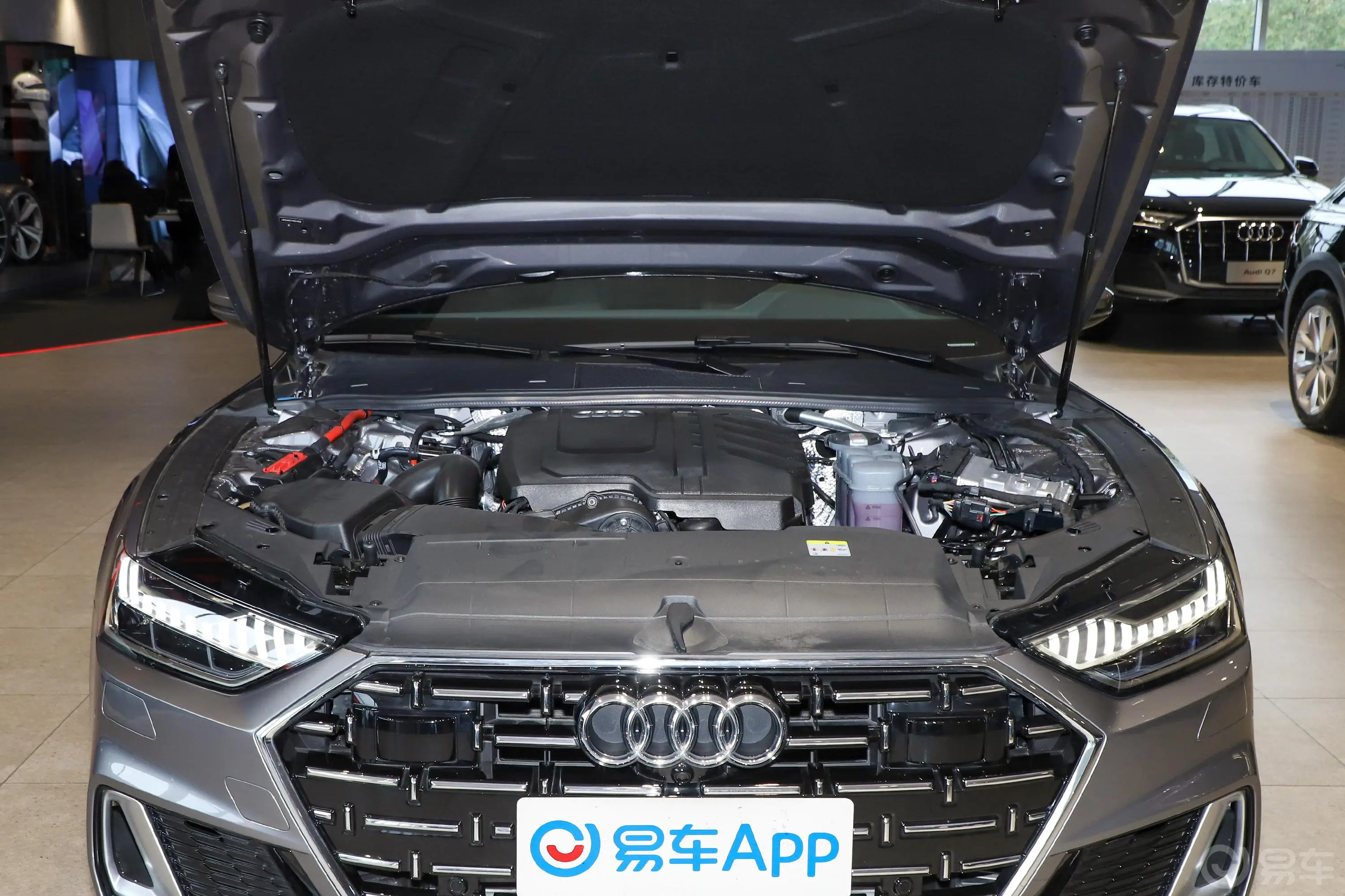 奥迪A7L45 TFSI S-line 筑梦未来版发动机舱整体