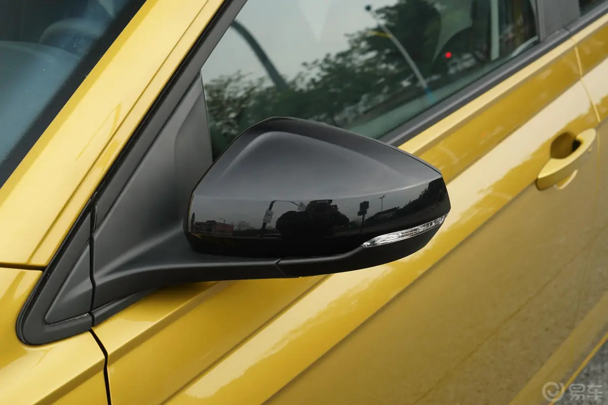 PoloPlus 1.5L 自动潮酷智尊版主驾驶后视镜背面