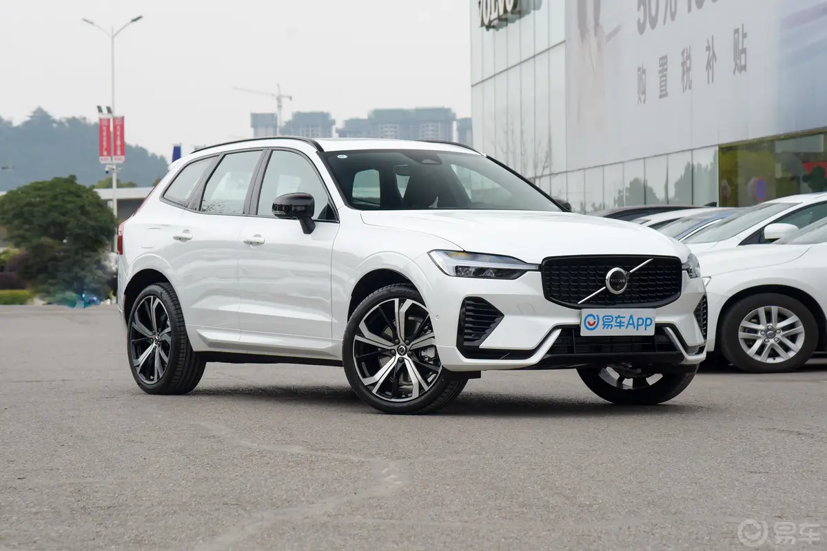 沃尔沃XC60 RECHARGET8 长续航 智远运动版侧前45度车头向右水平