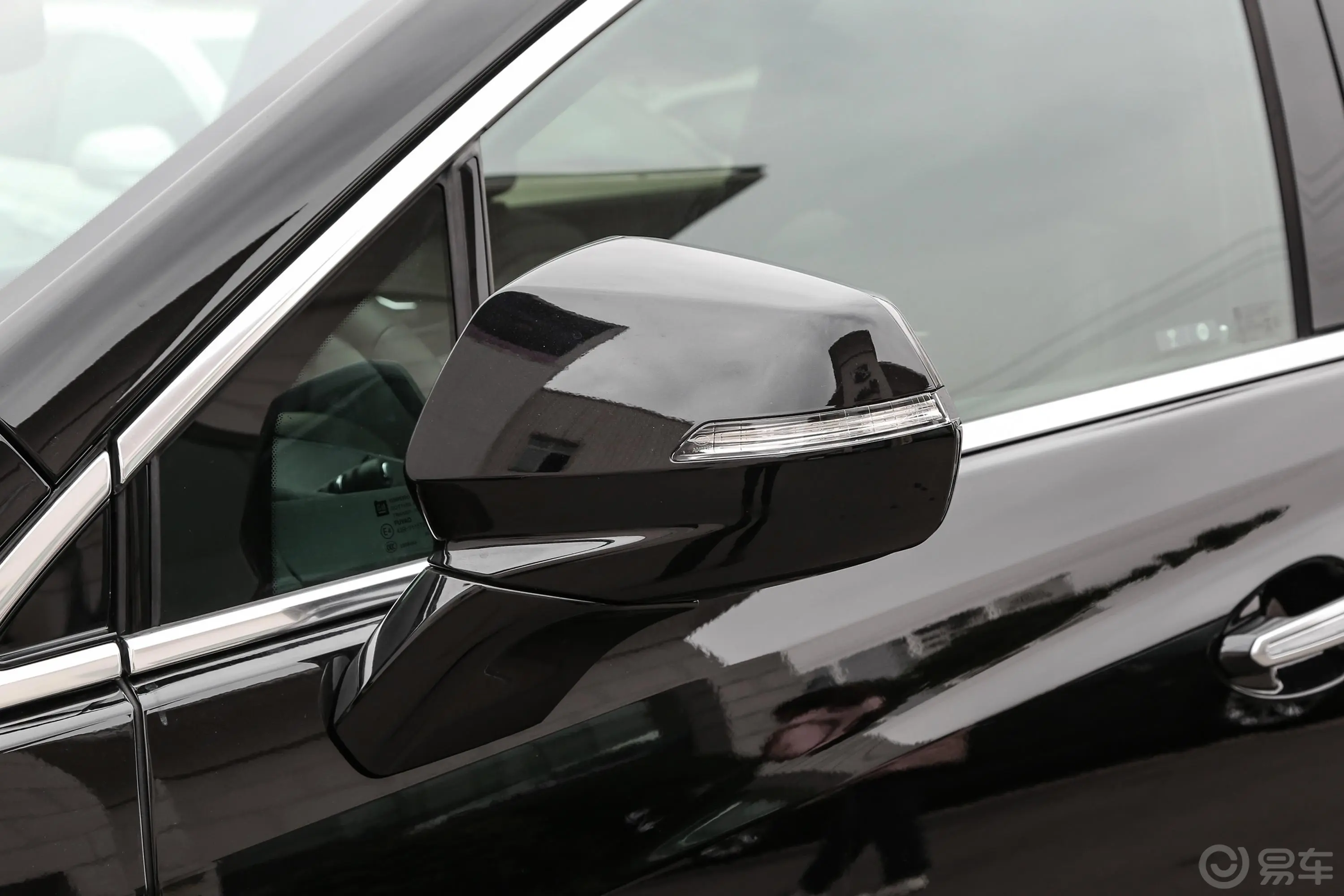 凯迪拉克XT5轻混 2.0T 两驱风尚型主驾驶后视镜背面