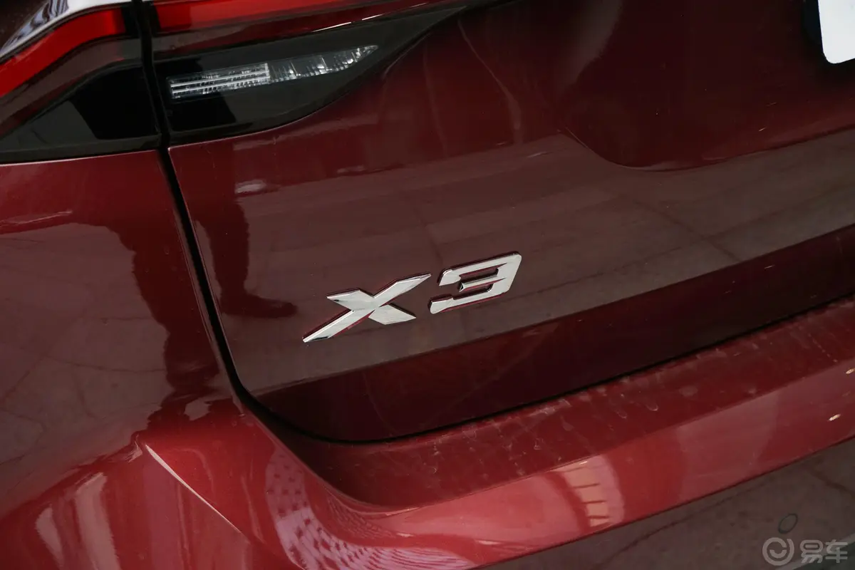 宝马X3改款二 xDrive30i 领先型 M曜夜套装外观细节