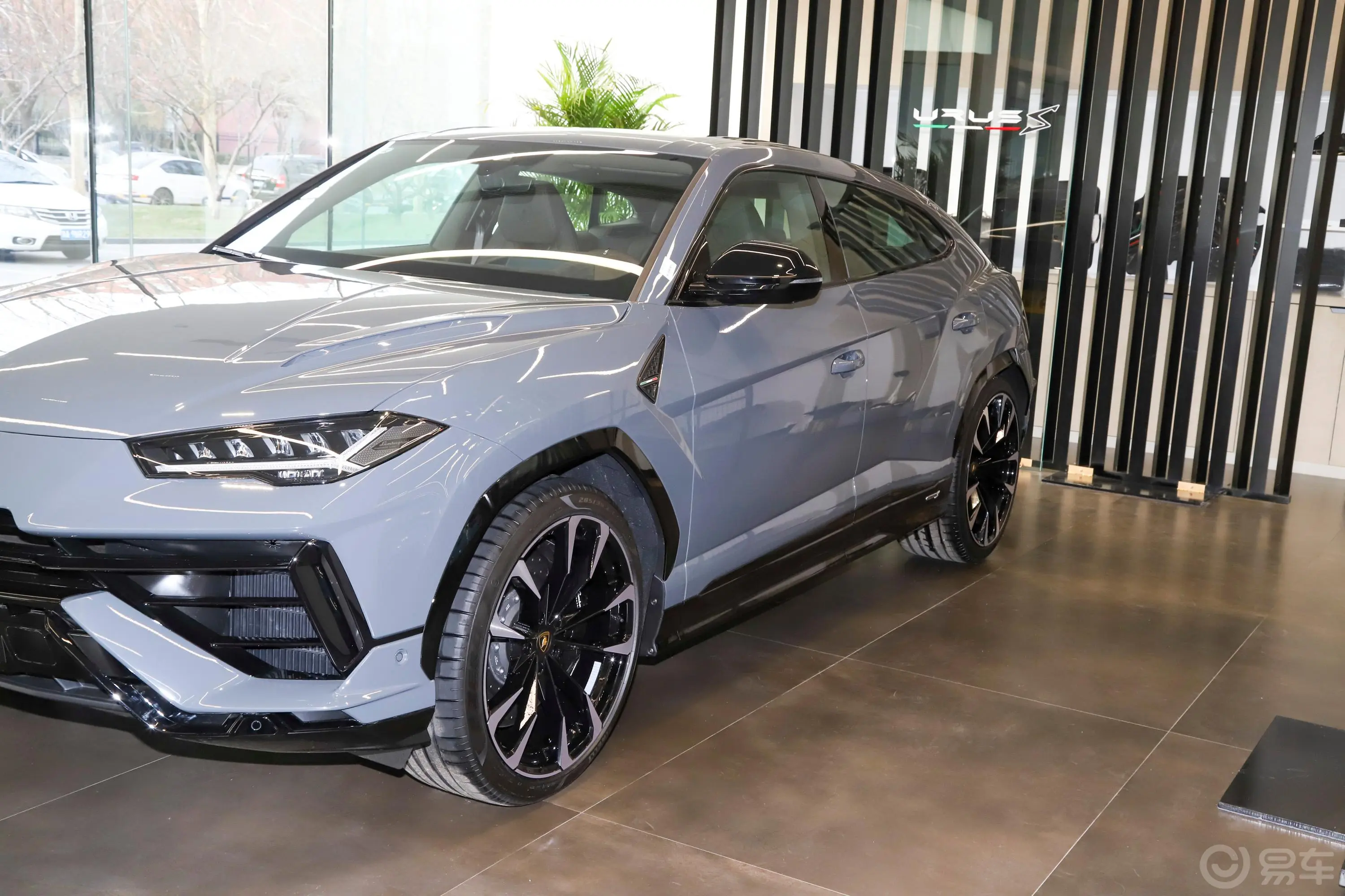 Urus4.0T V8 S外观细节