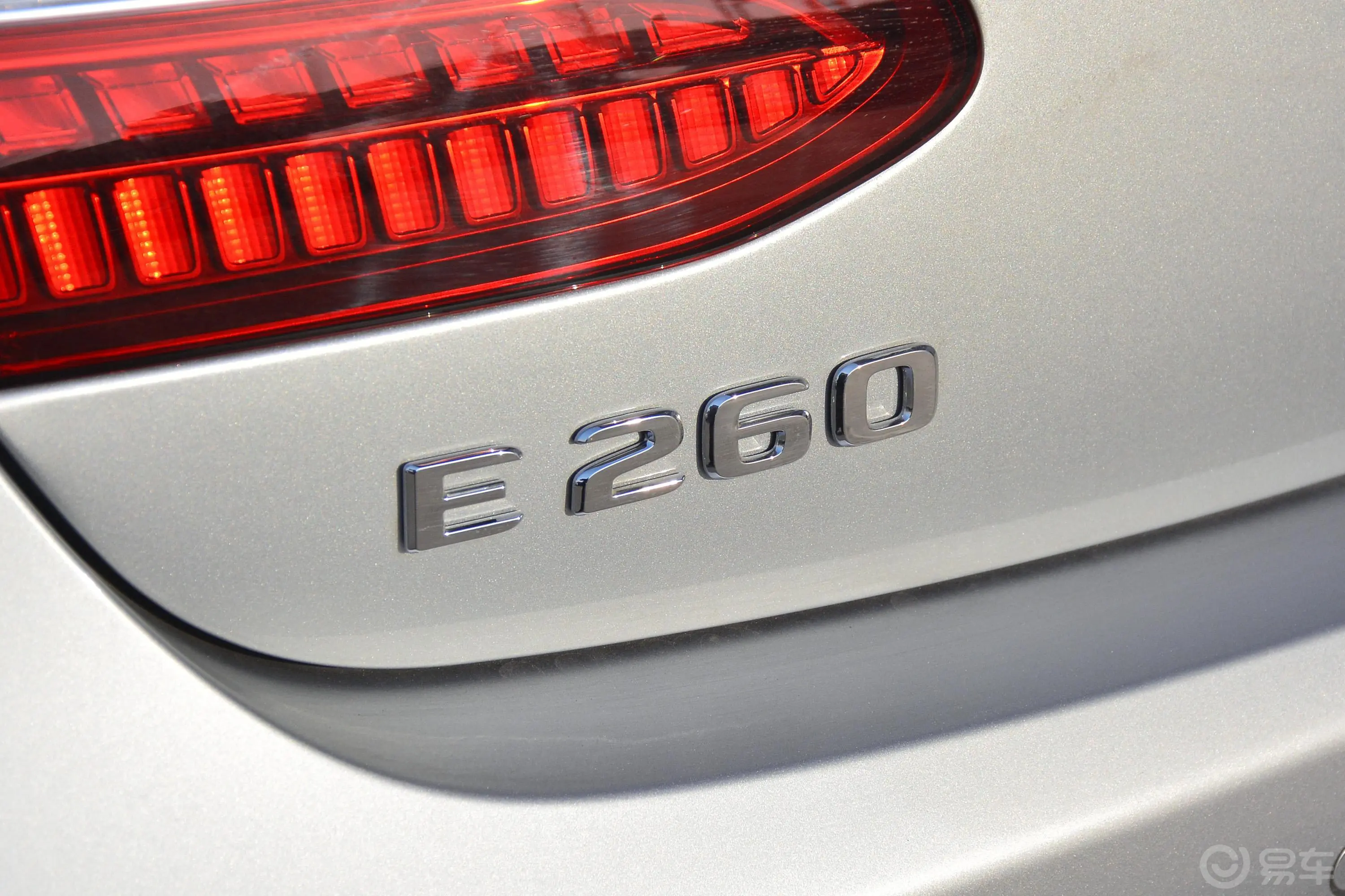 奔驰E级(进口)E 260 轿跑车外观细节