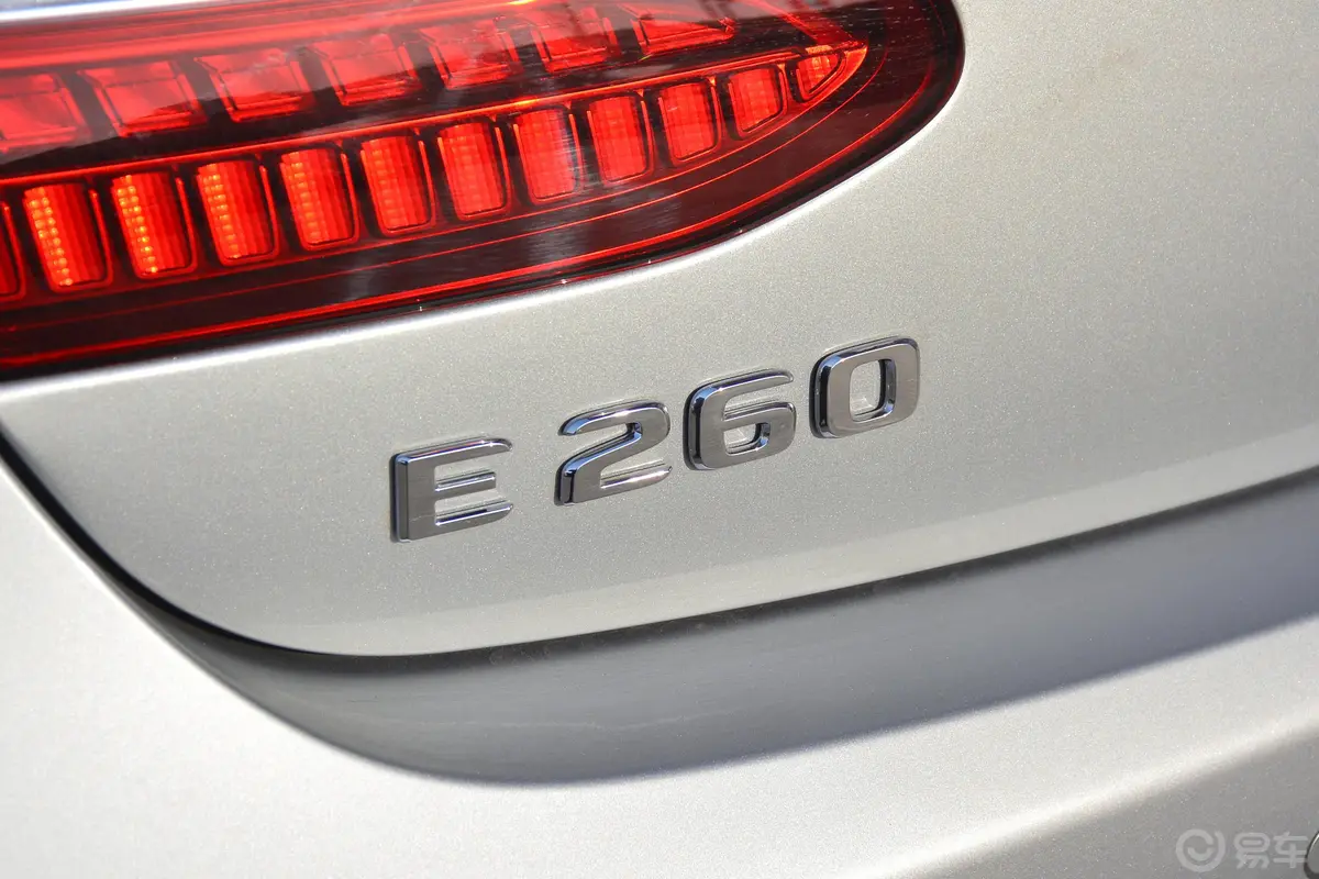 奔驰E级(进口)E 260 轿跑车外观细节