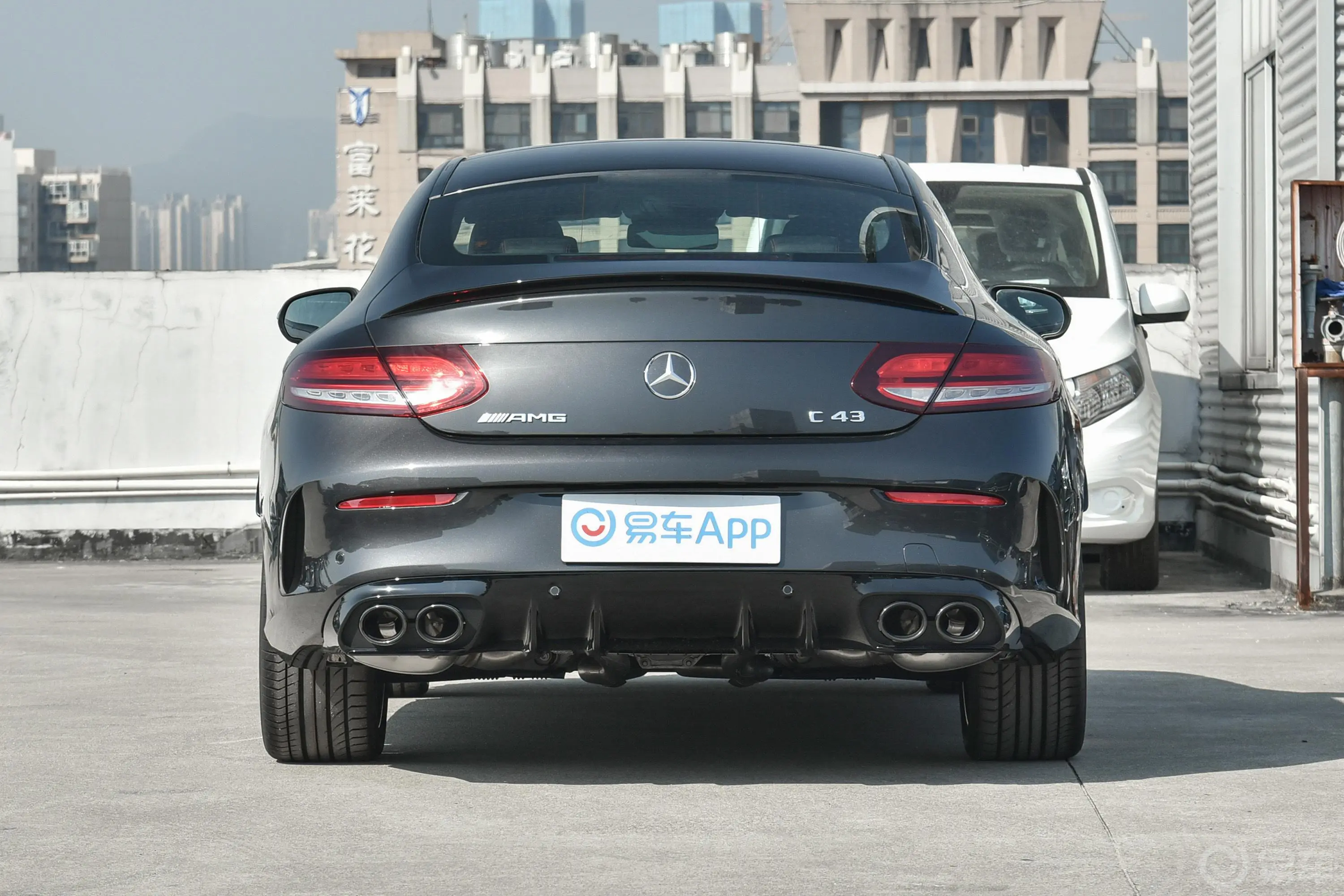 奔驰C级 AMGAMG C 43 4MATIC 轿跑车正后水平