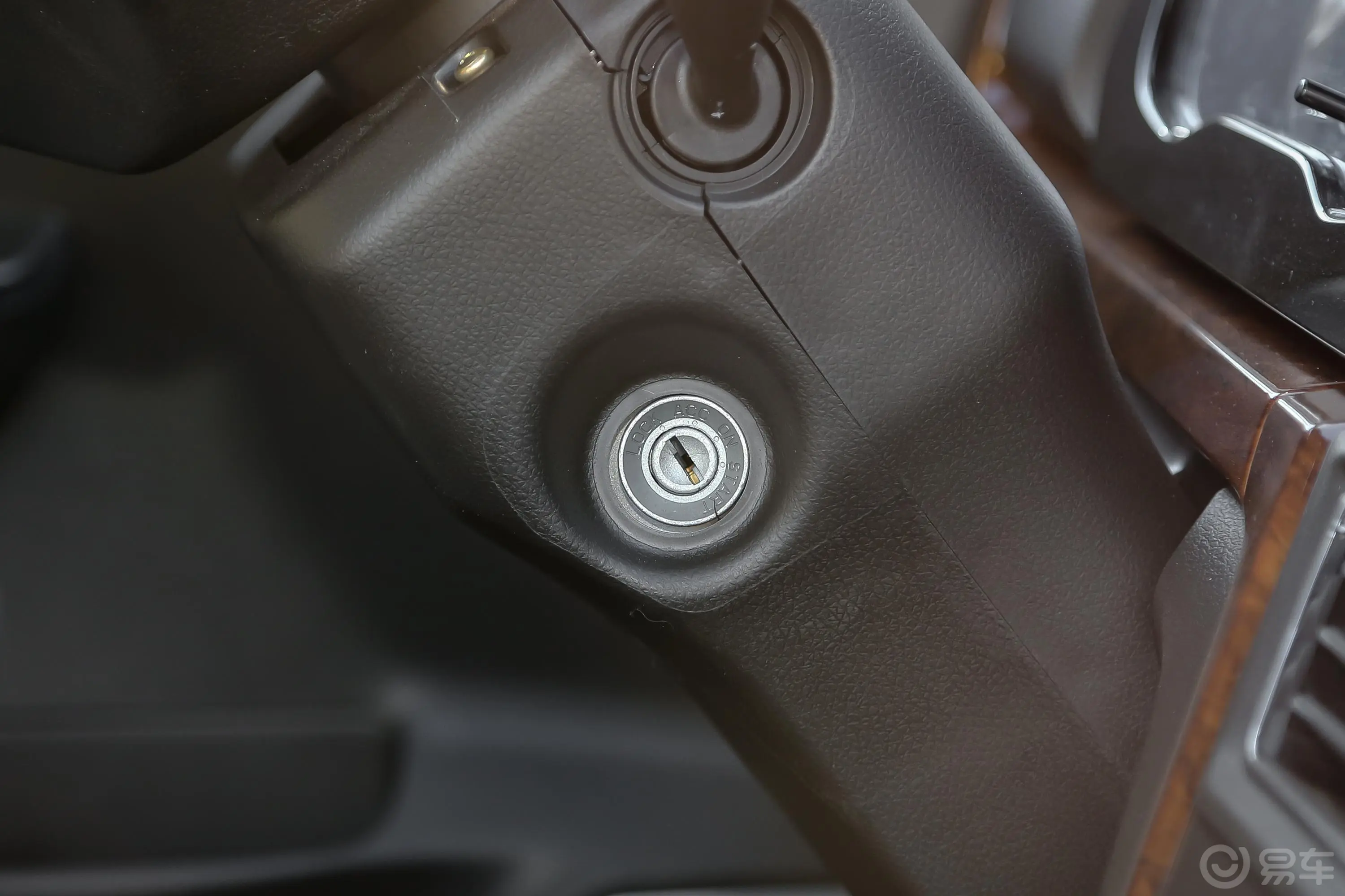 跨越者D5东安1.6L 122马力 3.735米厢货 单排 后双轮 PLUS 舒适版 汽油 国Ⅵ钥匙孔或一键启动按键
