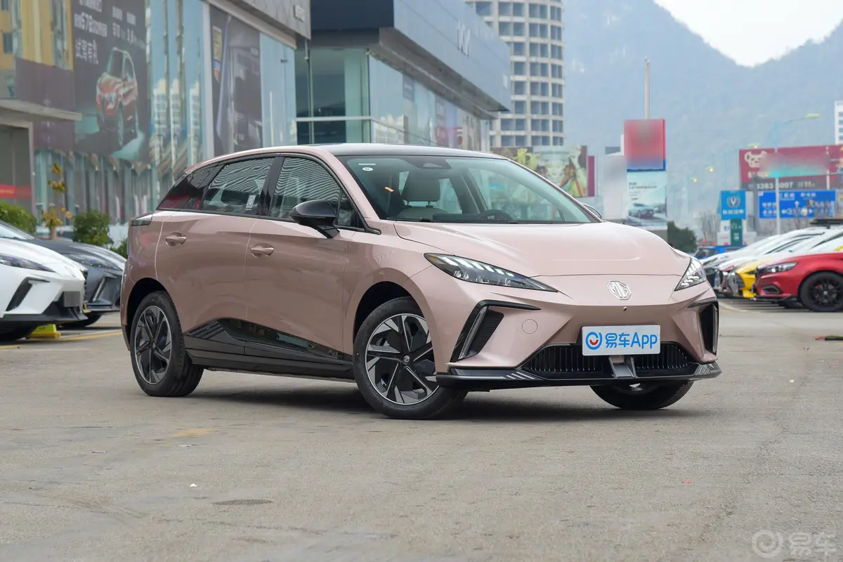 MG4 EV425km 后驱旗舰版侧前45度车头向右水平