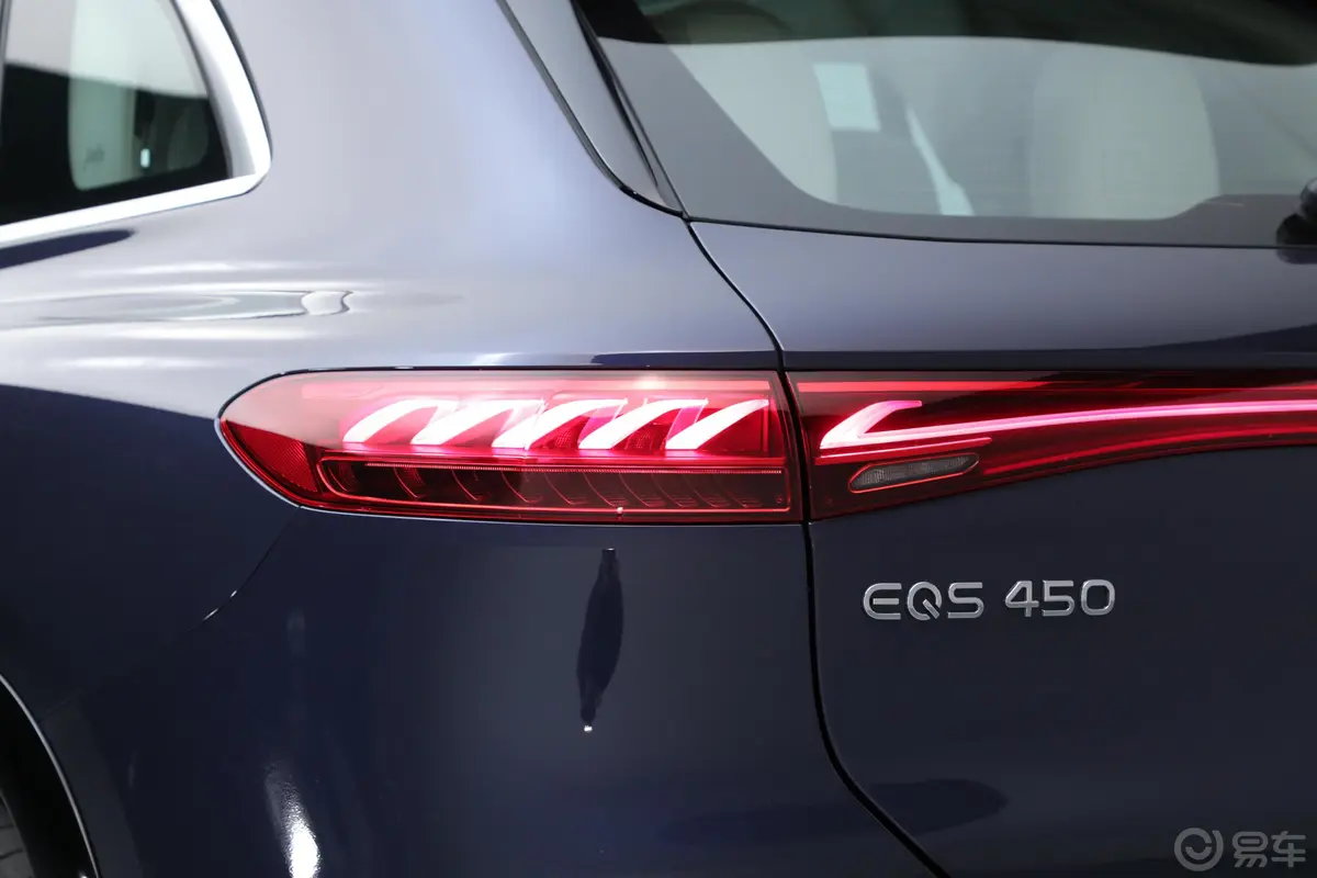 奔驰EQS SUV450 4MATIC 豪华版外观灯组