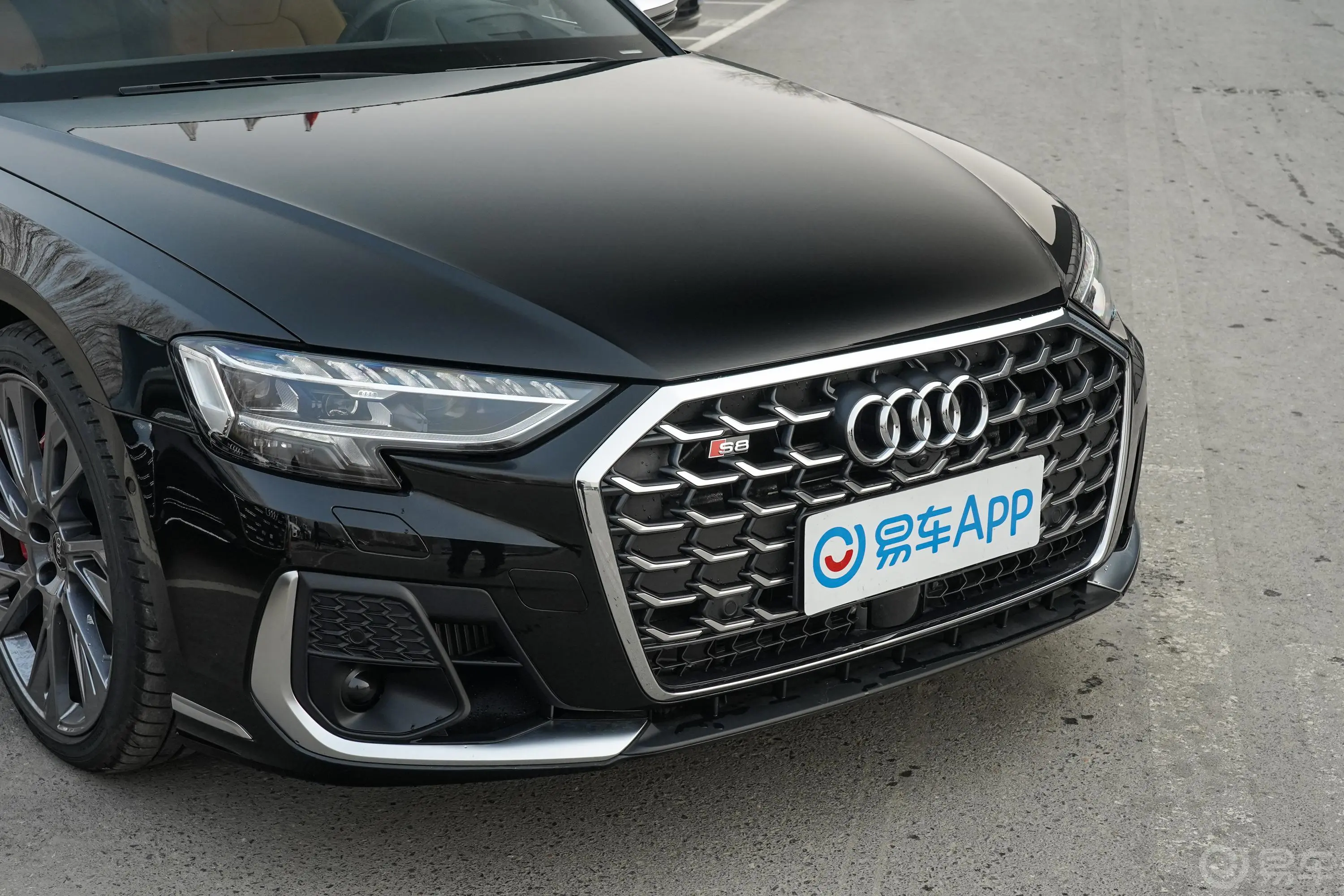 奥迪S8S8L 4.0TFSI quattro前格栅侧俯拍