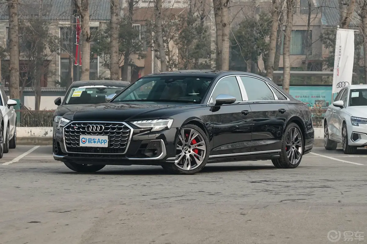 奥迪S8S8L 4.0TFSI quattro侧前45度车头向左水平