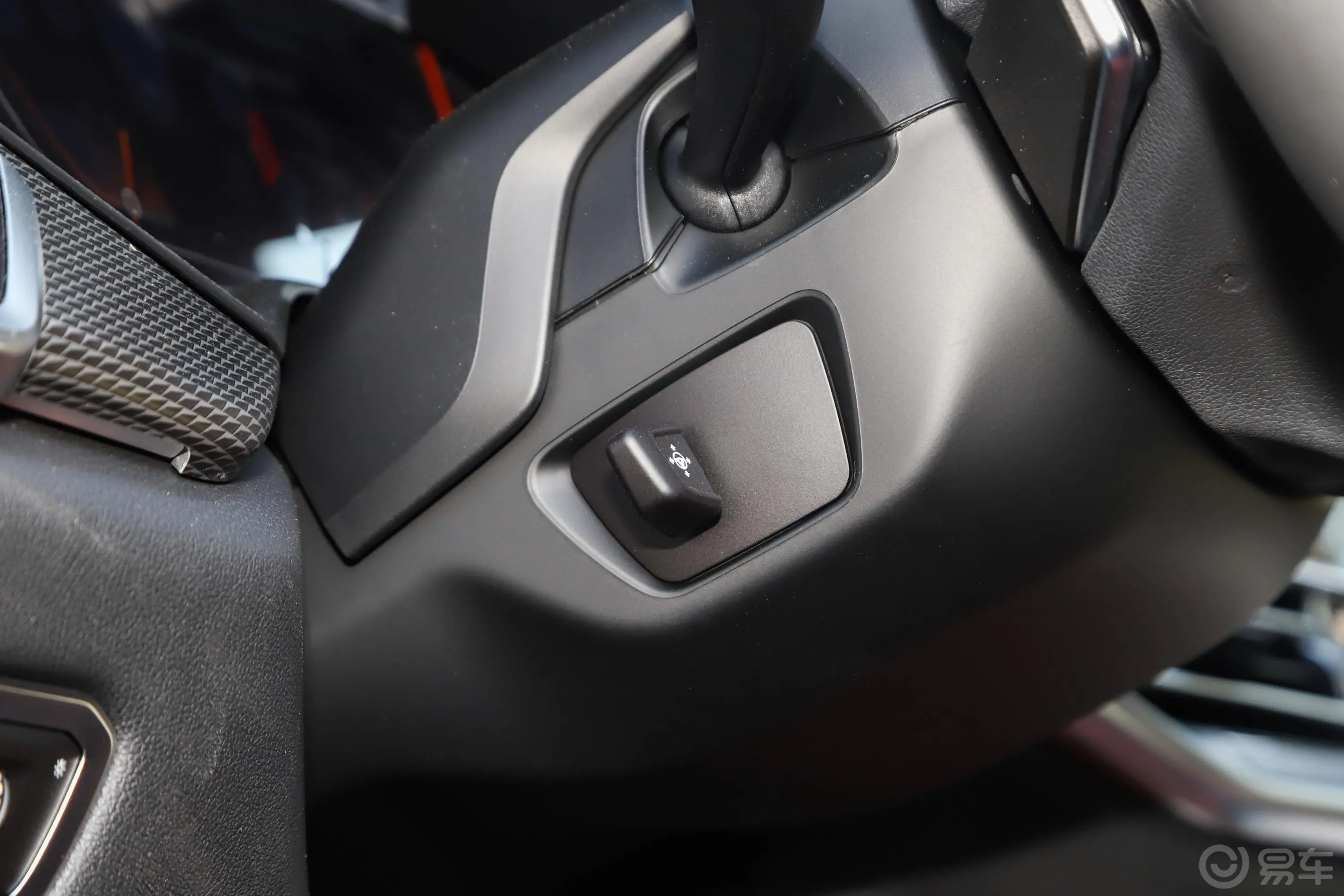宝马X6xDrive40i 尊享型 M运动套装方向盘调节