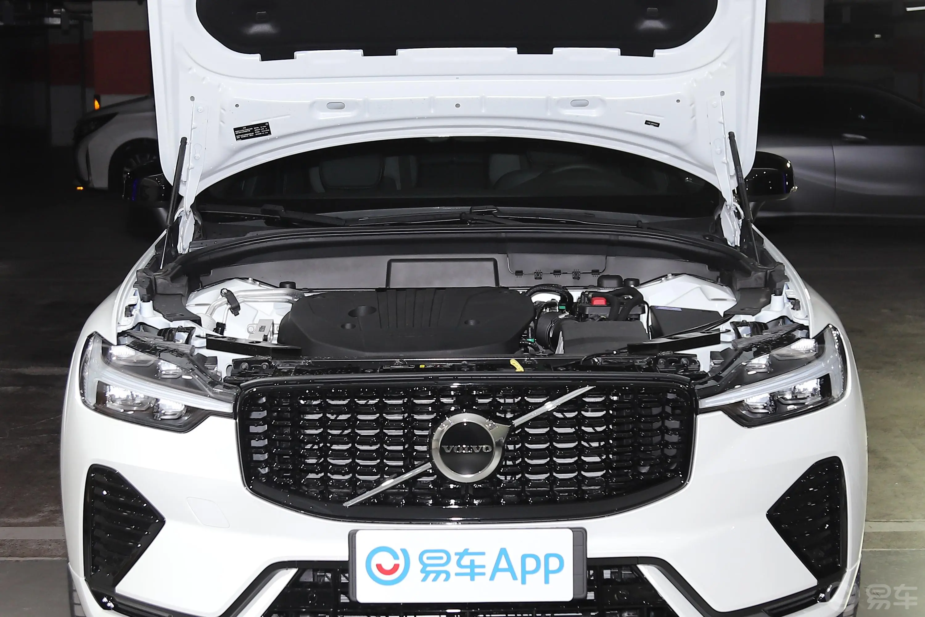 沃尔沃XC60B5 四驱智远运动版发动机舱整体