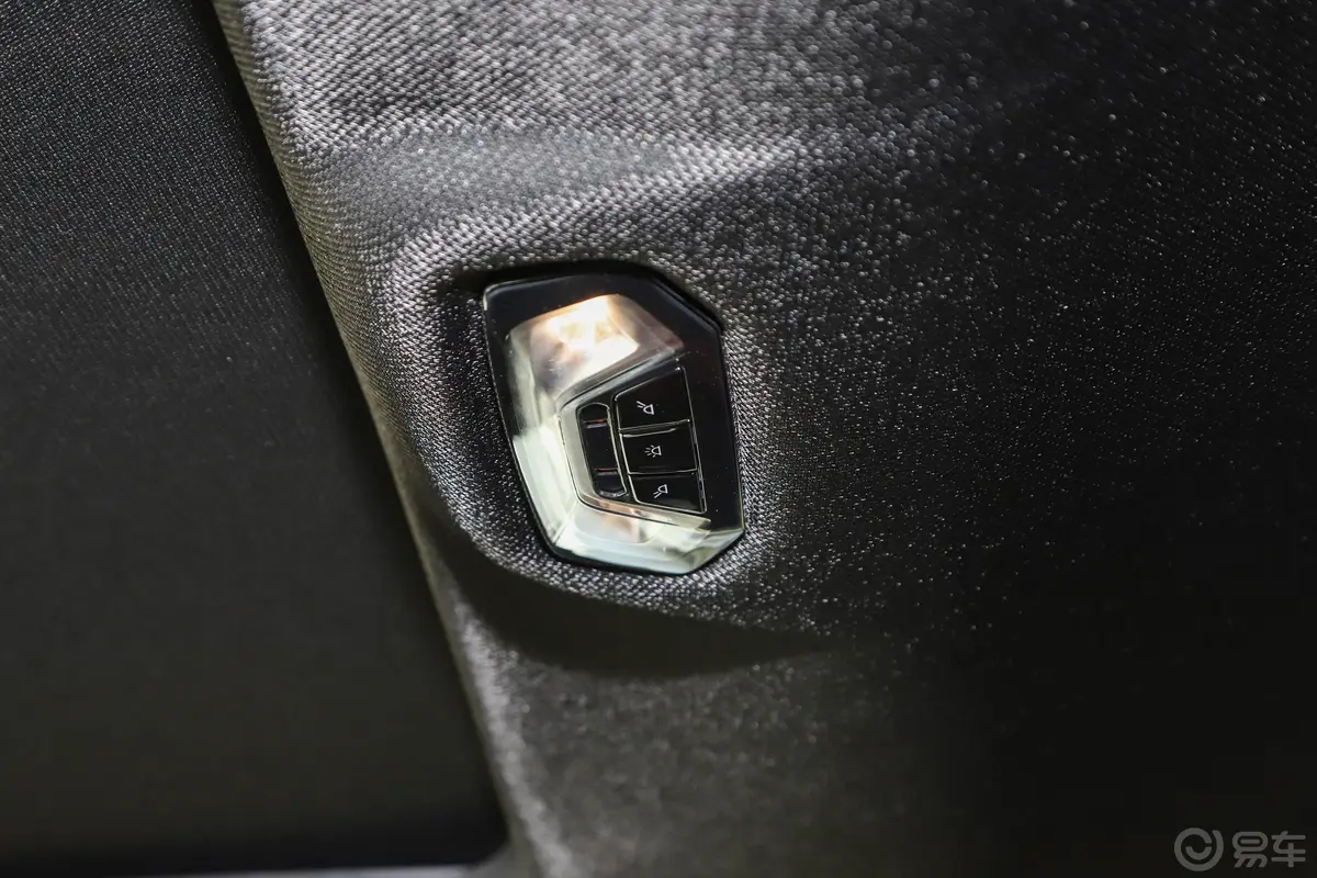 宝马X6xDrive40i 尊享型 M运动套装后排功能