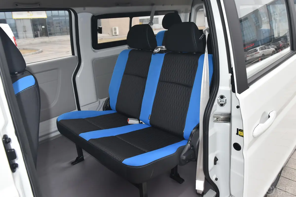 金杯新能源新海狮EV305km 舒适型第三排座椅