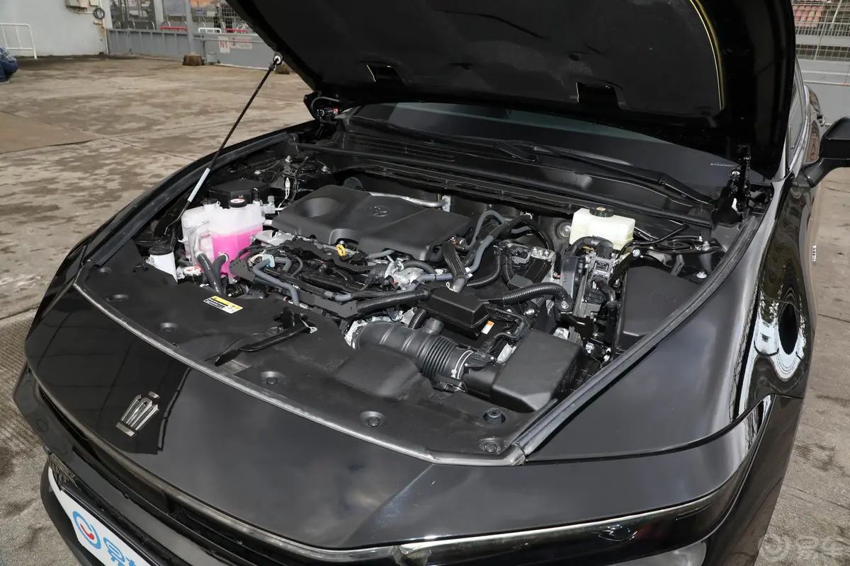 皇冠SportCross双擎 2.5L 四驱豪华版外观