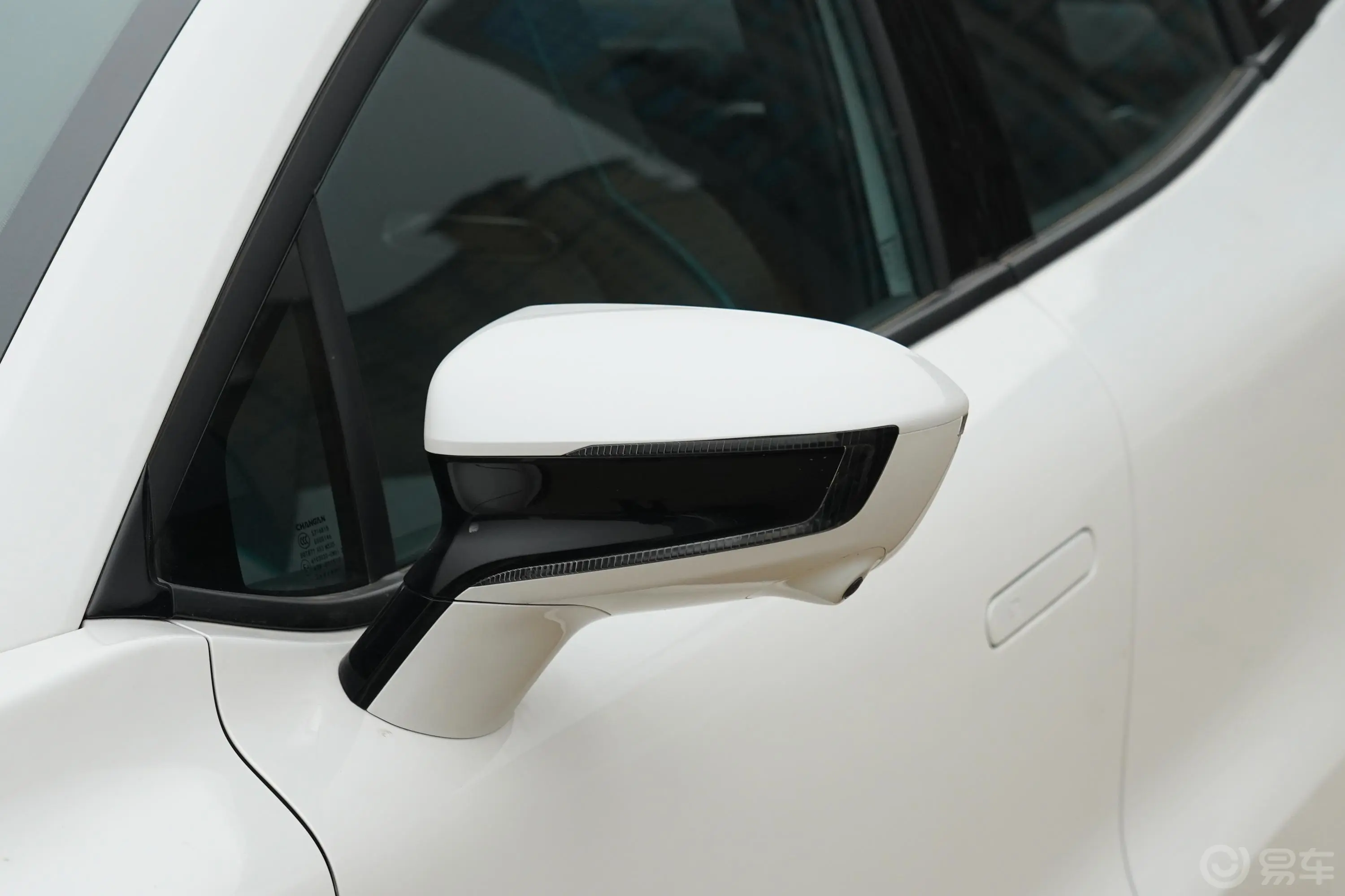长安UNI-T第二代 1.5T 尊贵型主驾驶后视镜背面