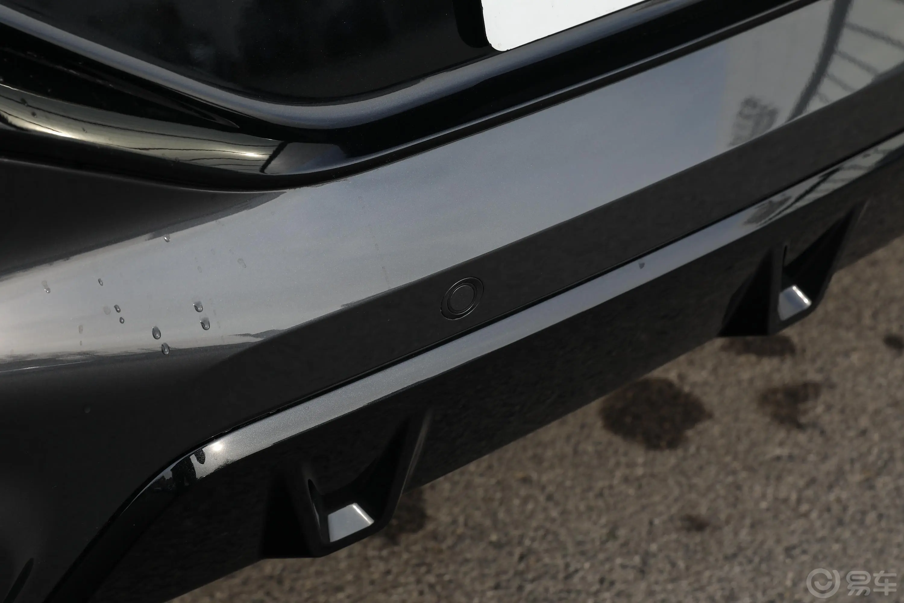 宝马X6xDrive40i 尊享型 M运动套装车后雷达