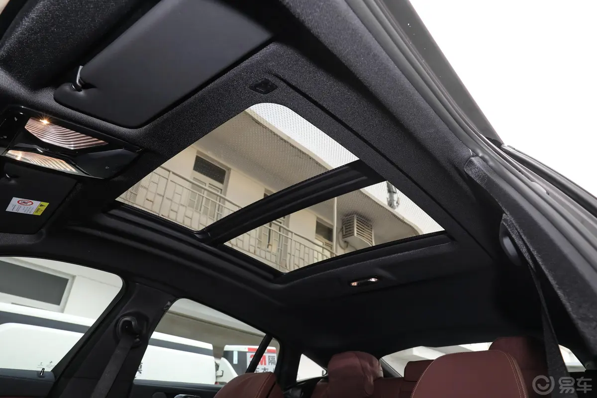 宝马X6xDrive40i 尊享型 M运动套装天窗内拍关闭