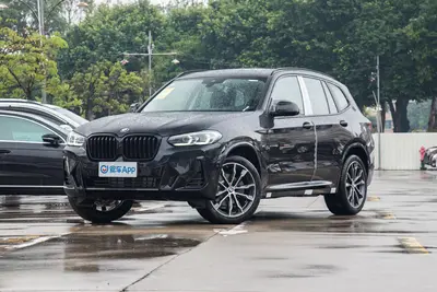 2023款 宝马X3 xDrive30i 领先型 M曜夜套装外观