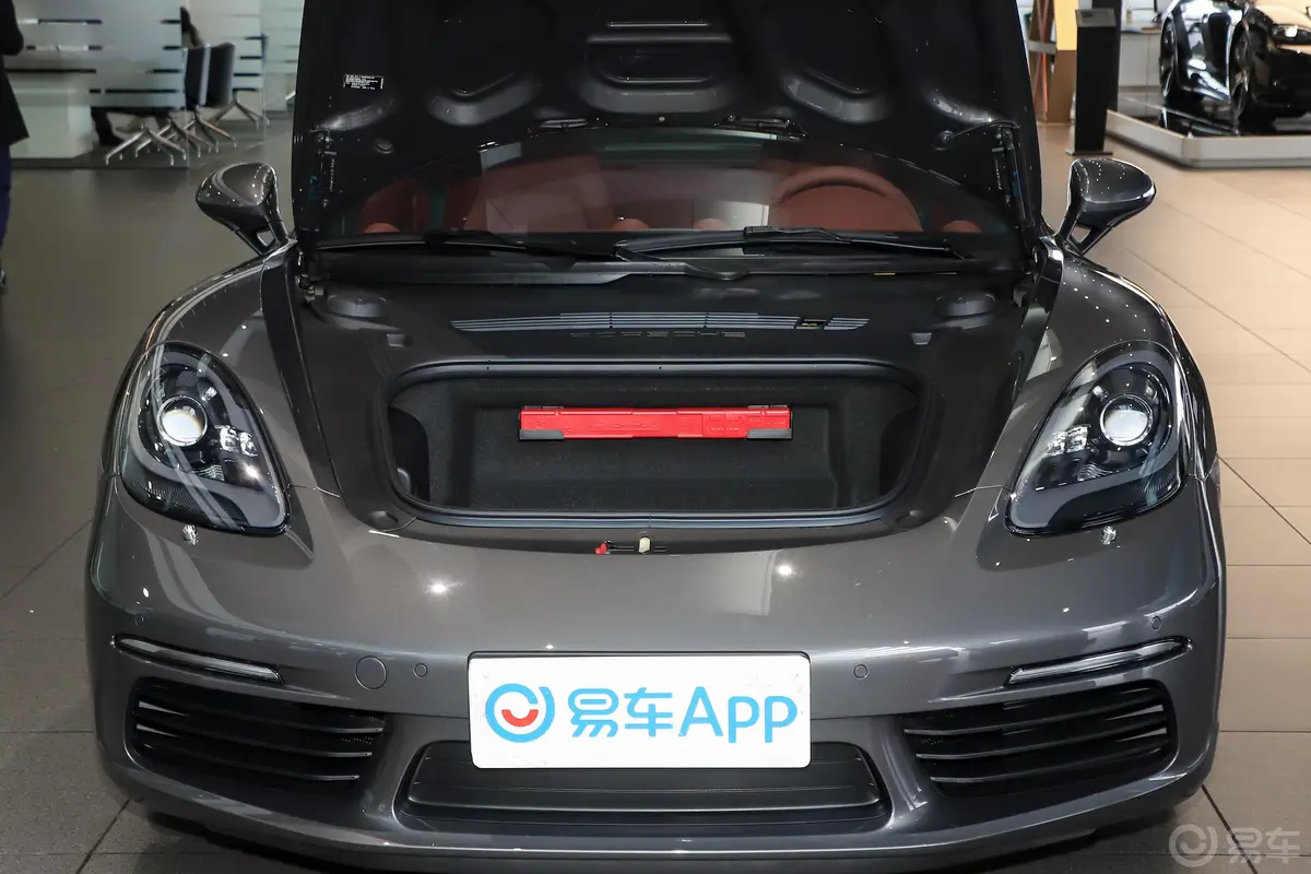 保时捷718Cayman 2.0T发动机舱整体