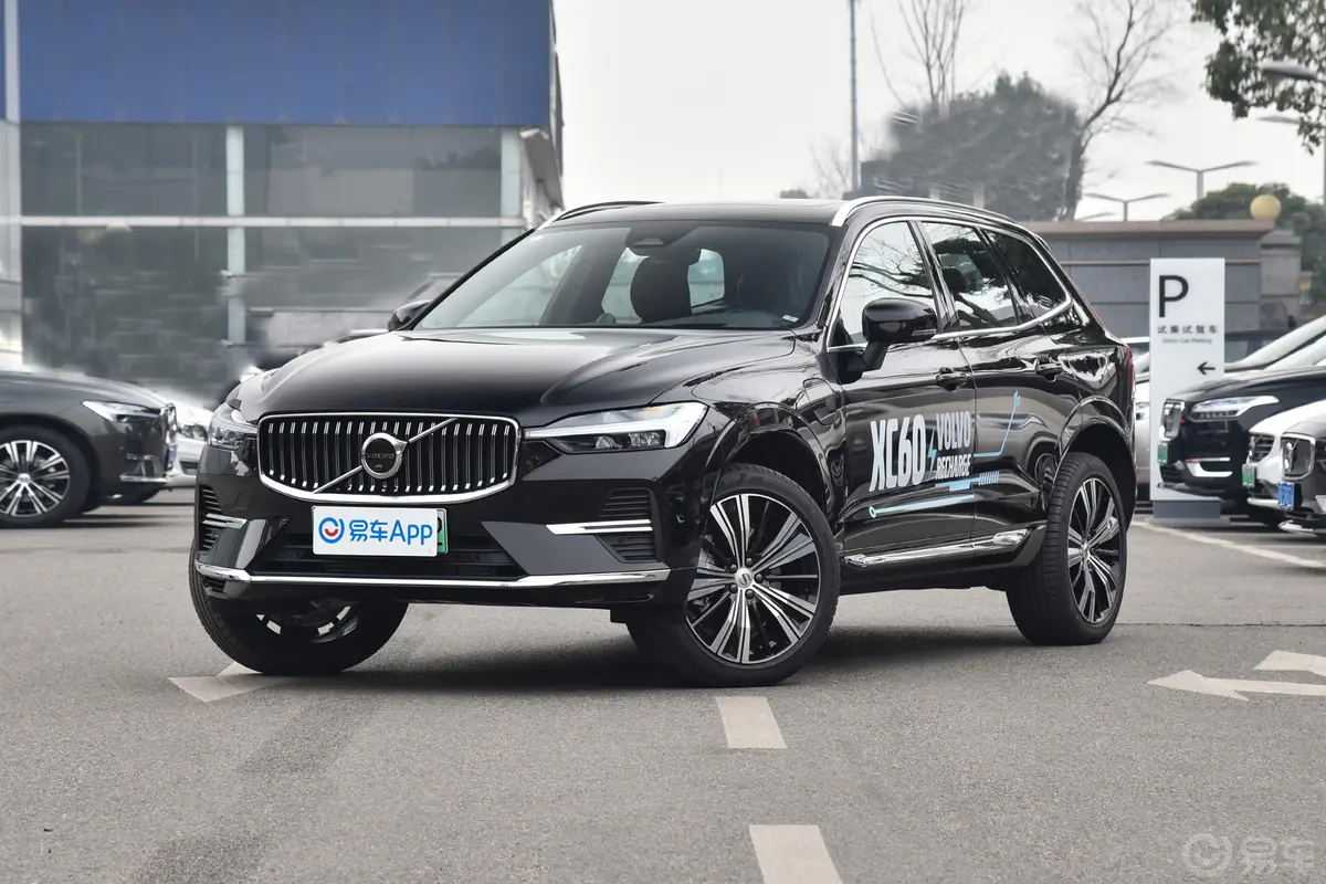 沃尔沃XC60 RECHARGET8 长续航 智雅豪华版侧前45度车头向左水平