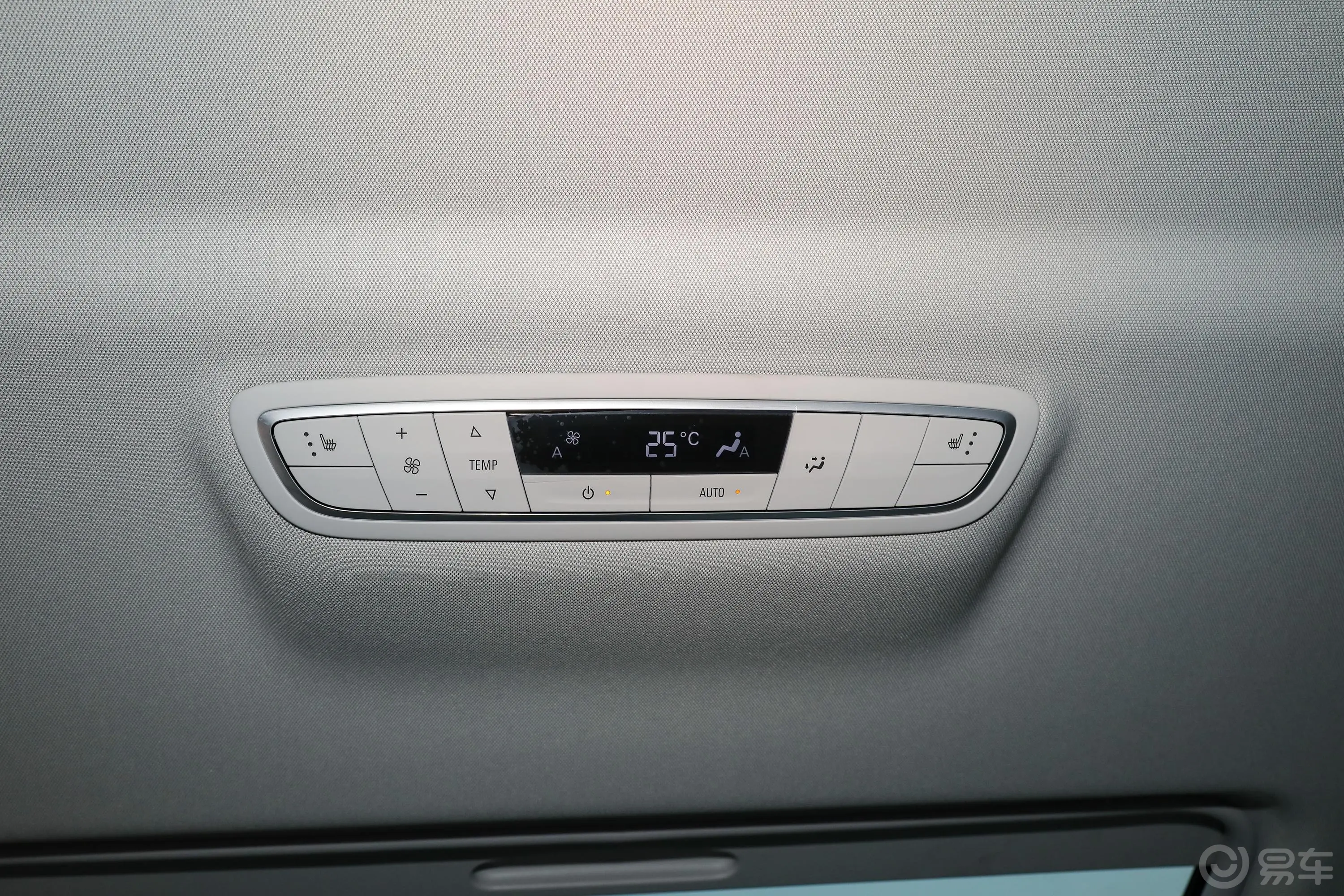 别克GL8ES陆尊 2.0T 尊享型-和悦版 7座后排空调控制键