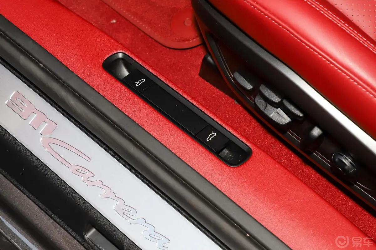 保时捷911Carrera S 3.0T电动尾门按键（手动扶手）