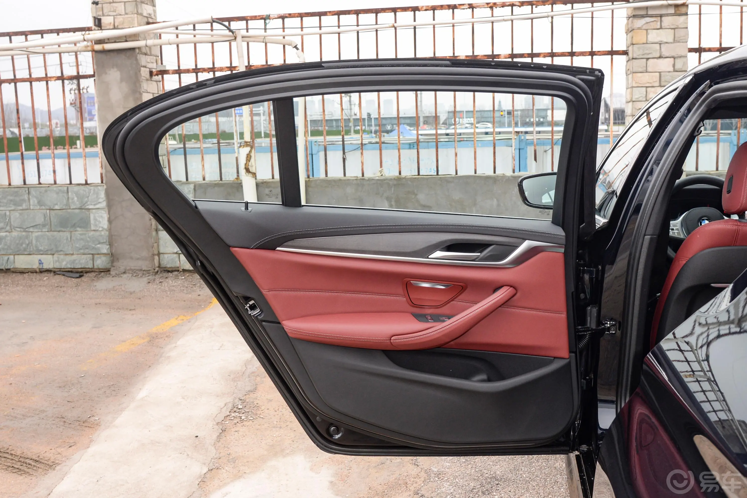 宝马5系530Li xDrive M运动套装驾驶员侧后车门