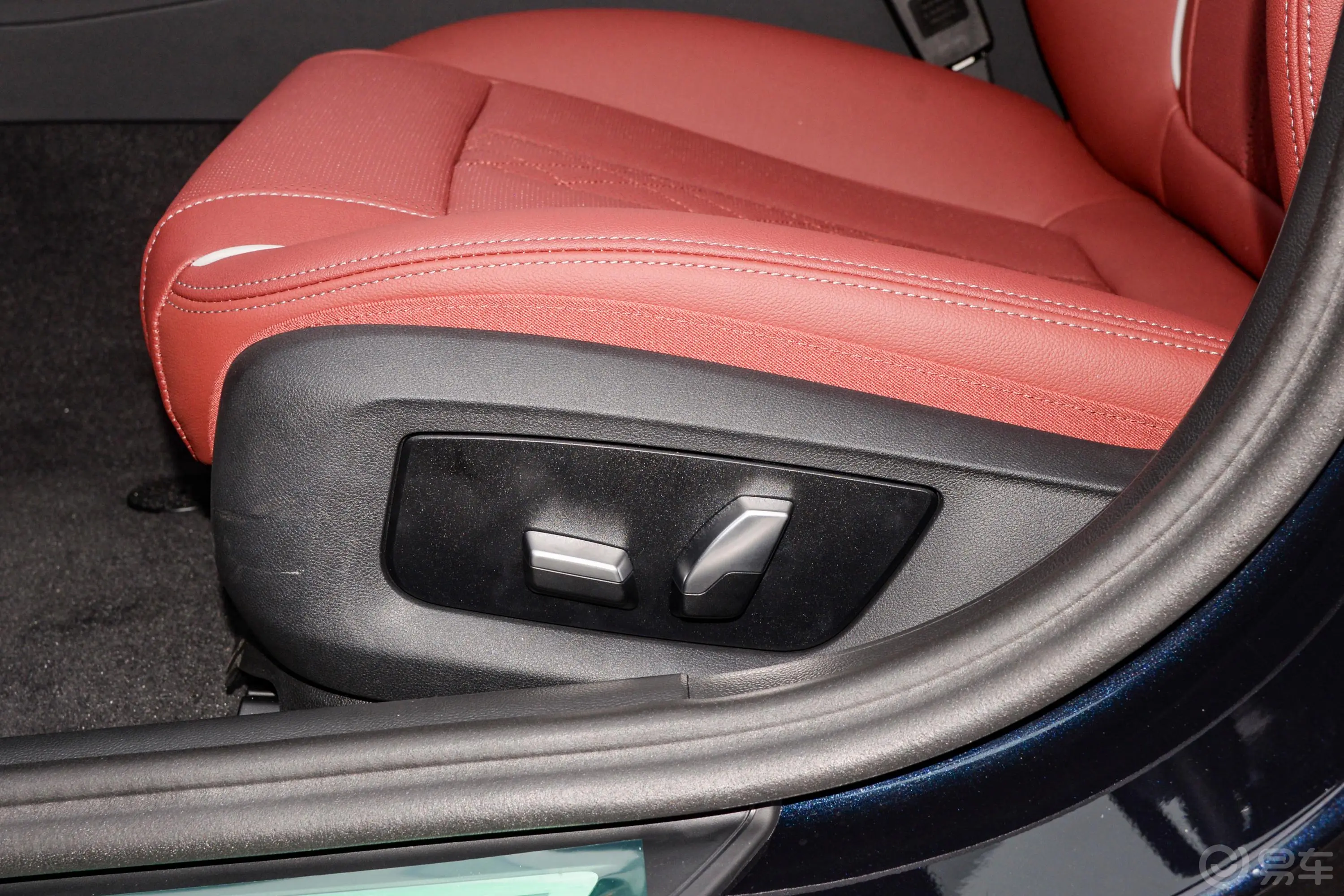 宝马5系530Li xDrive M运动套装主驾座椅调节