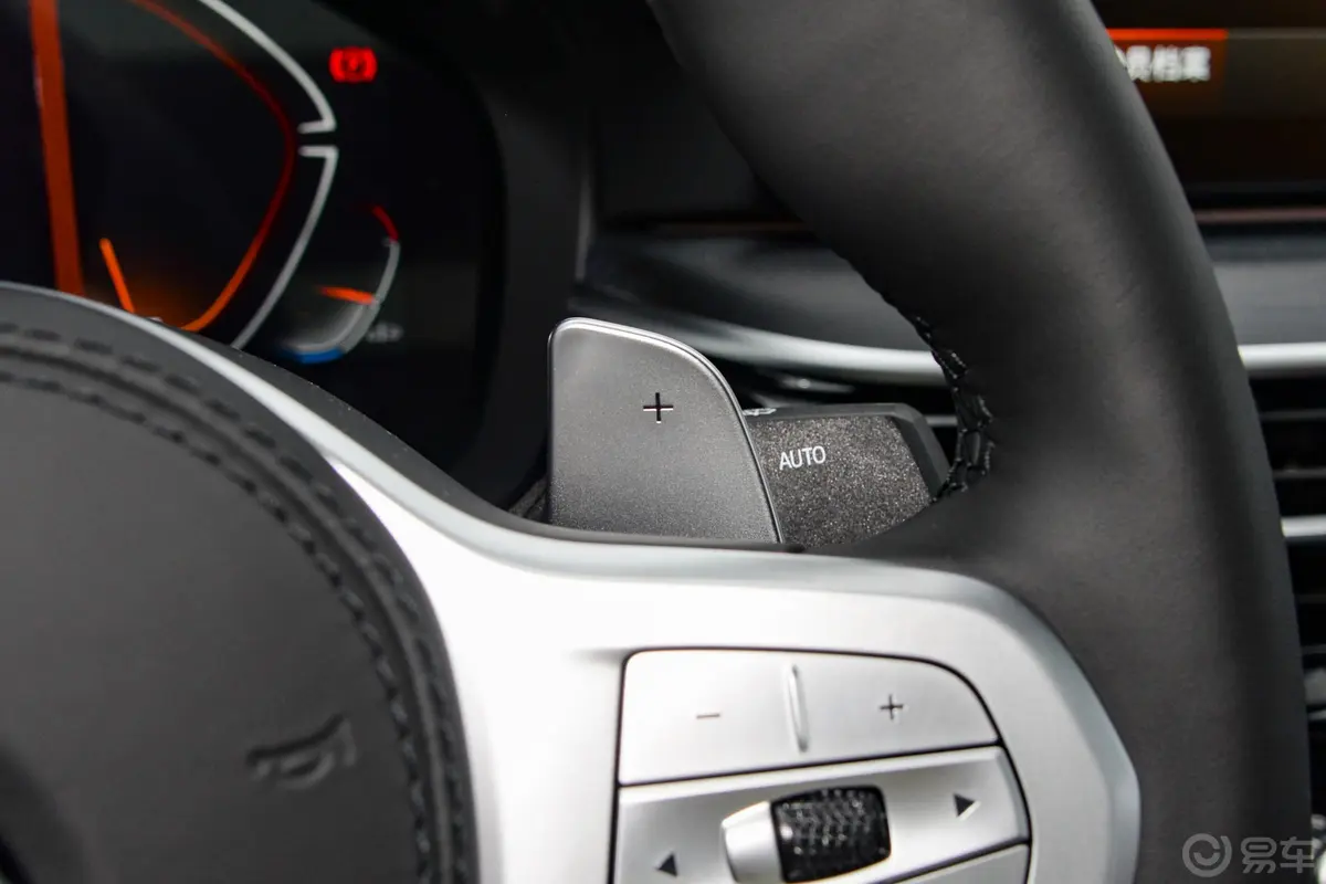 宝马5系530Li xDrive M运动套装换挡拨片